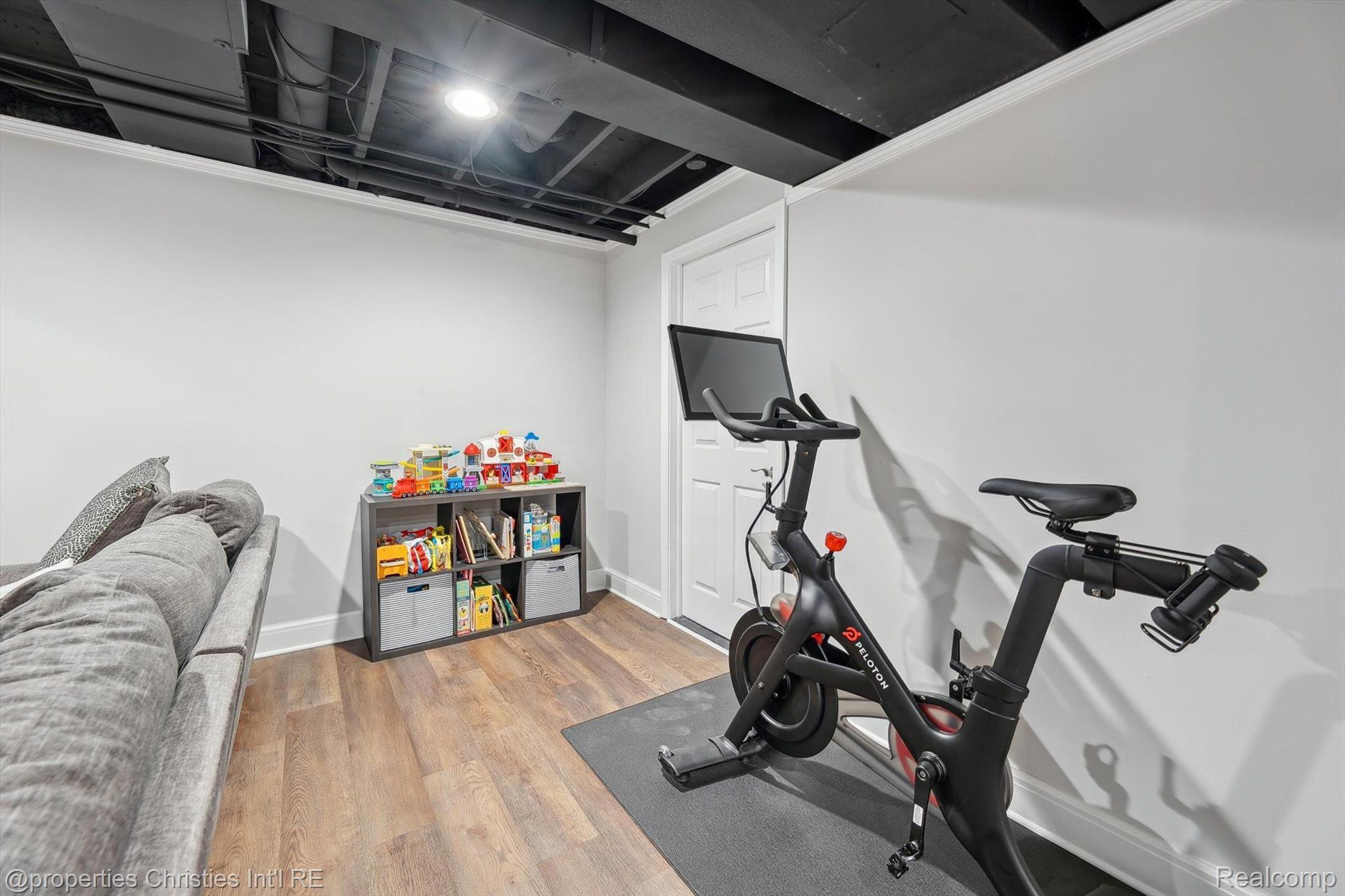 17305 LAUREL Drive