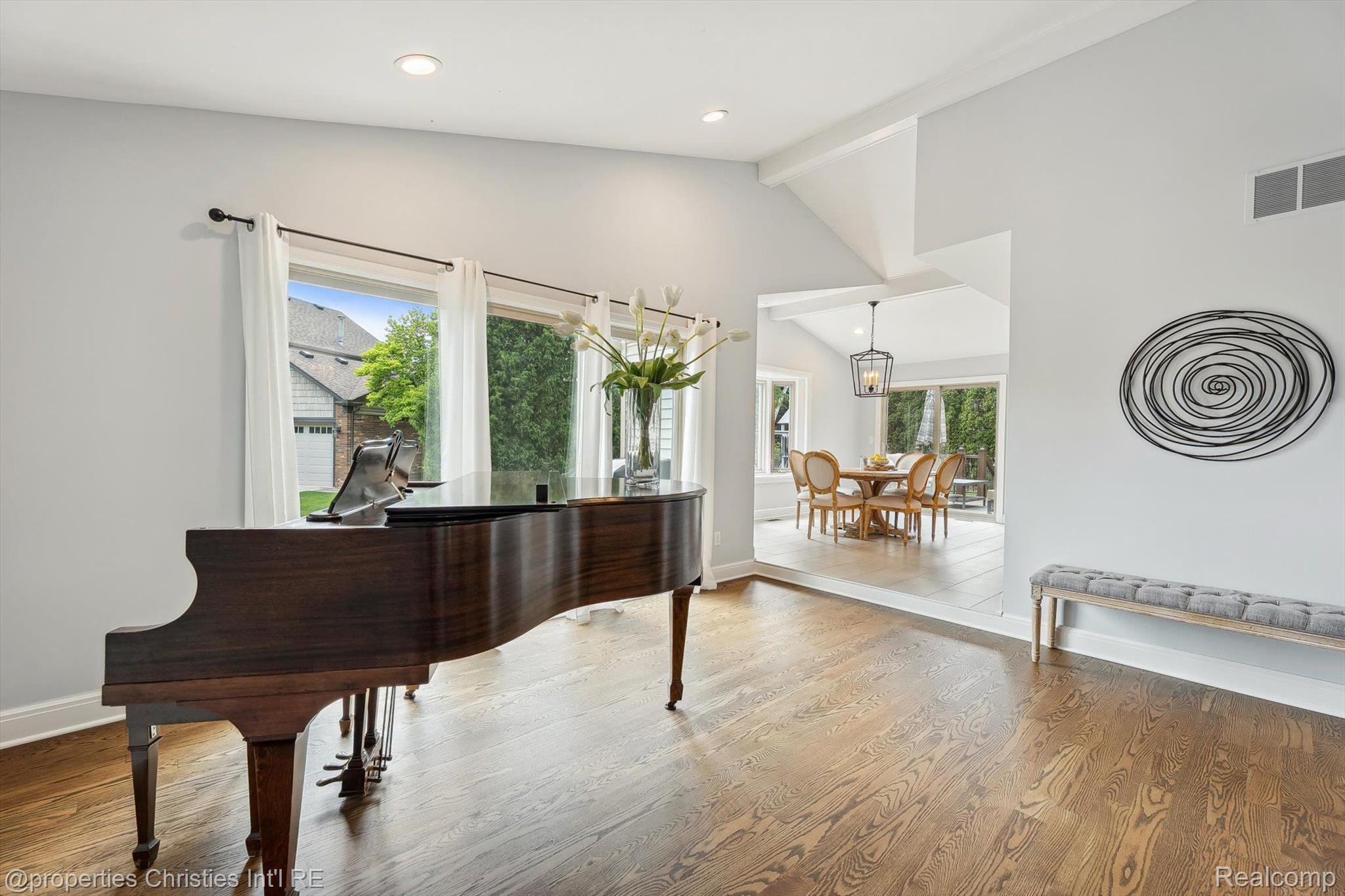 17305 LAUREL Drive