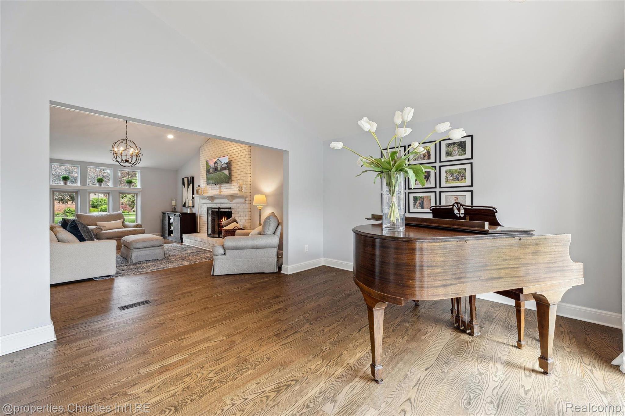 17305 LAUREL Drive