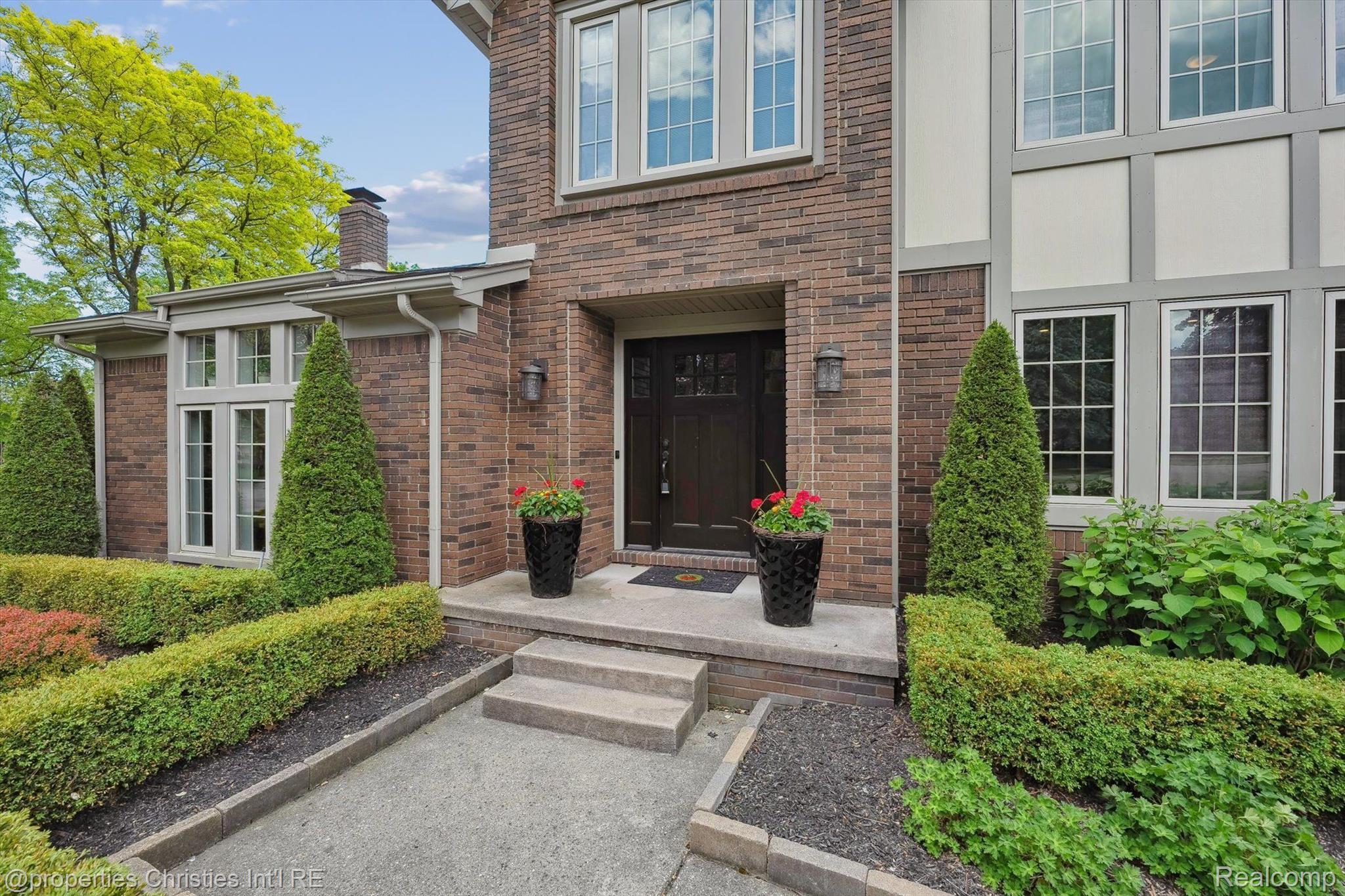 17305 LAUREL Drive