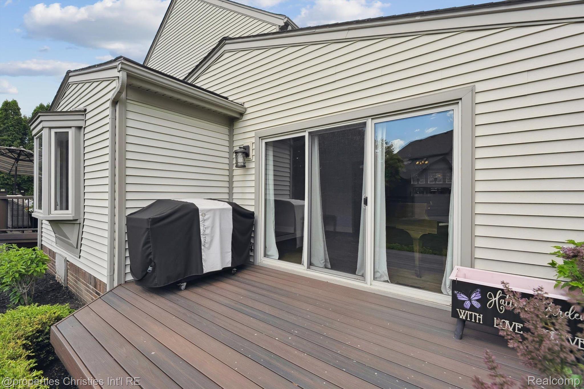 17305 LAUREL Drive