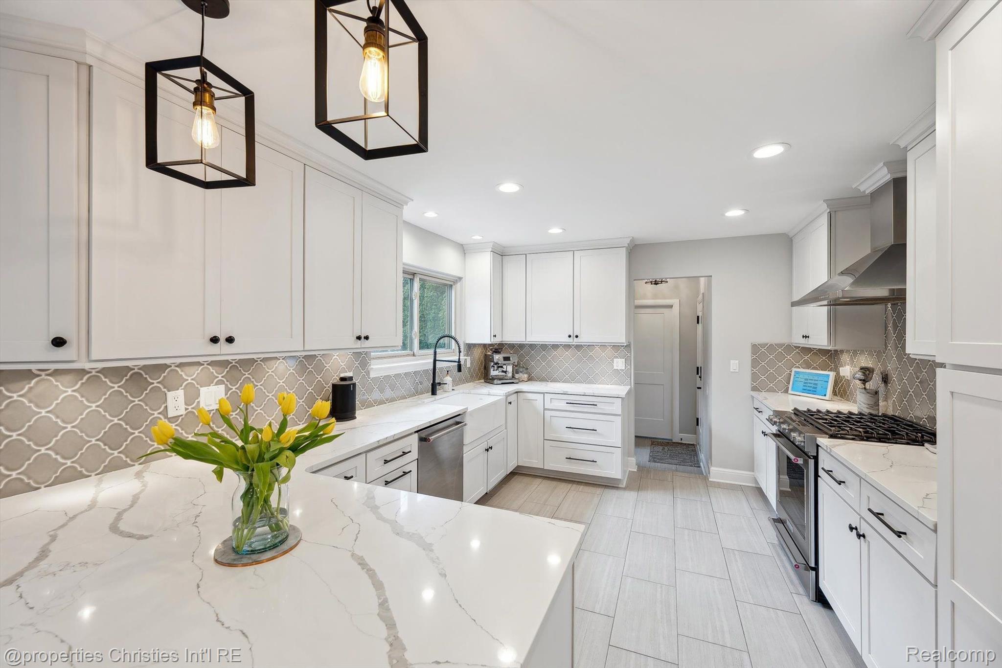 17305 LAUREL Drive