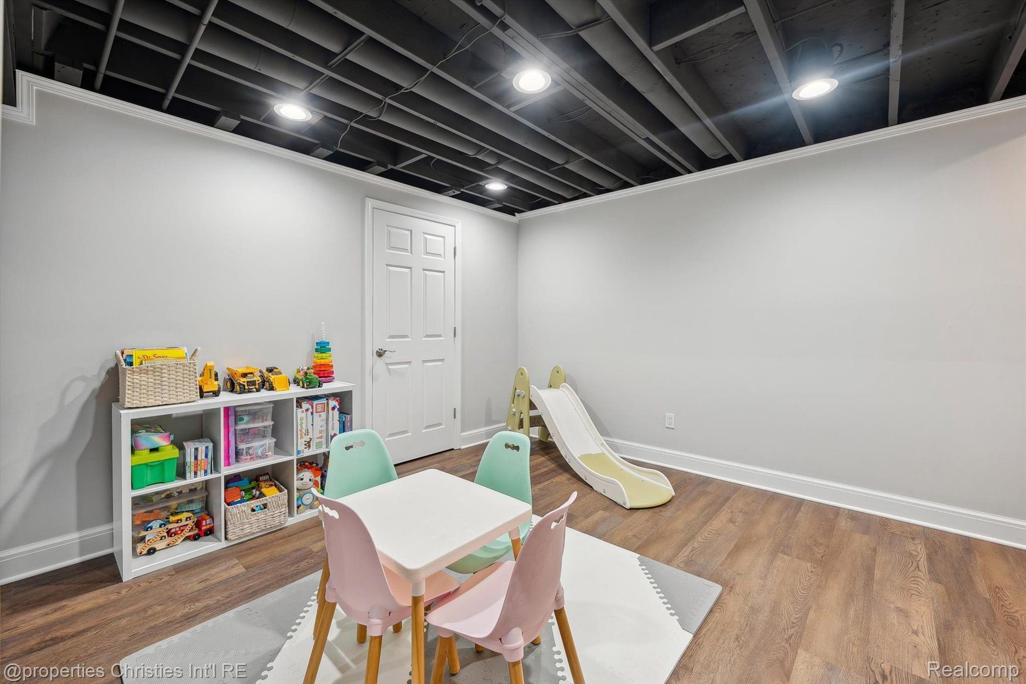 17305 LAUREL Drive