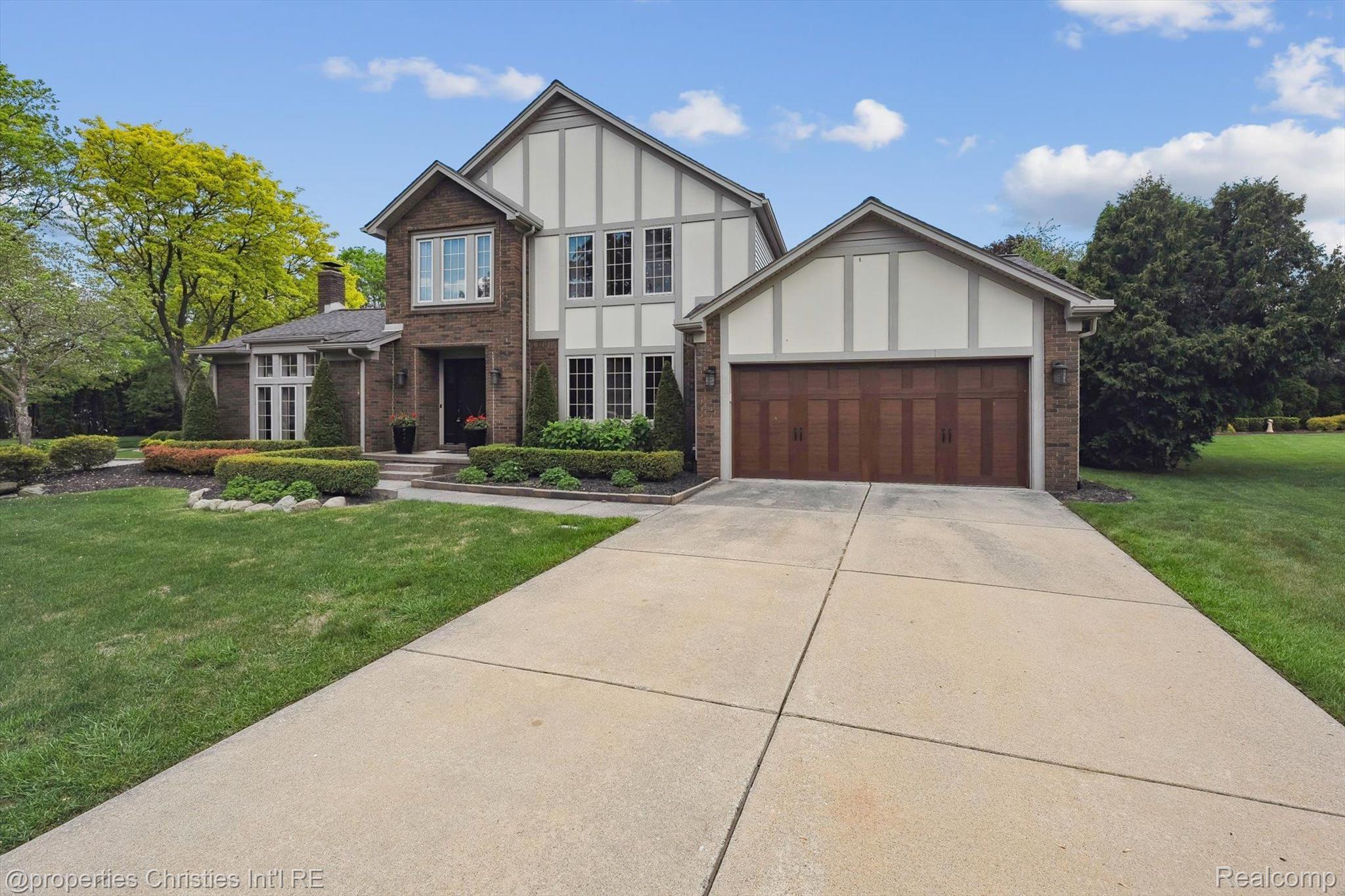 17305 LAUREL Drive