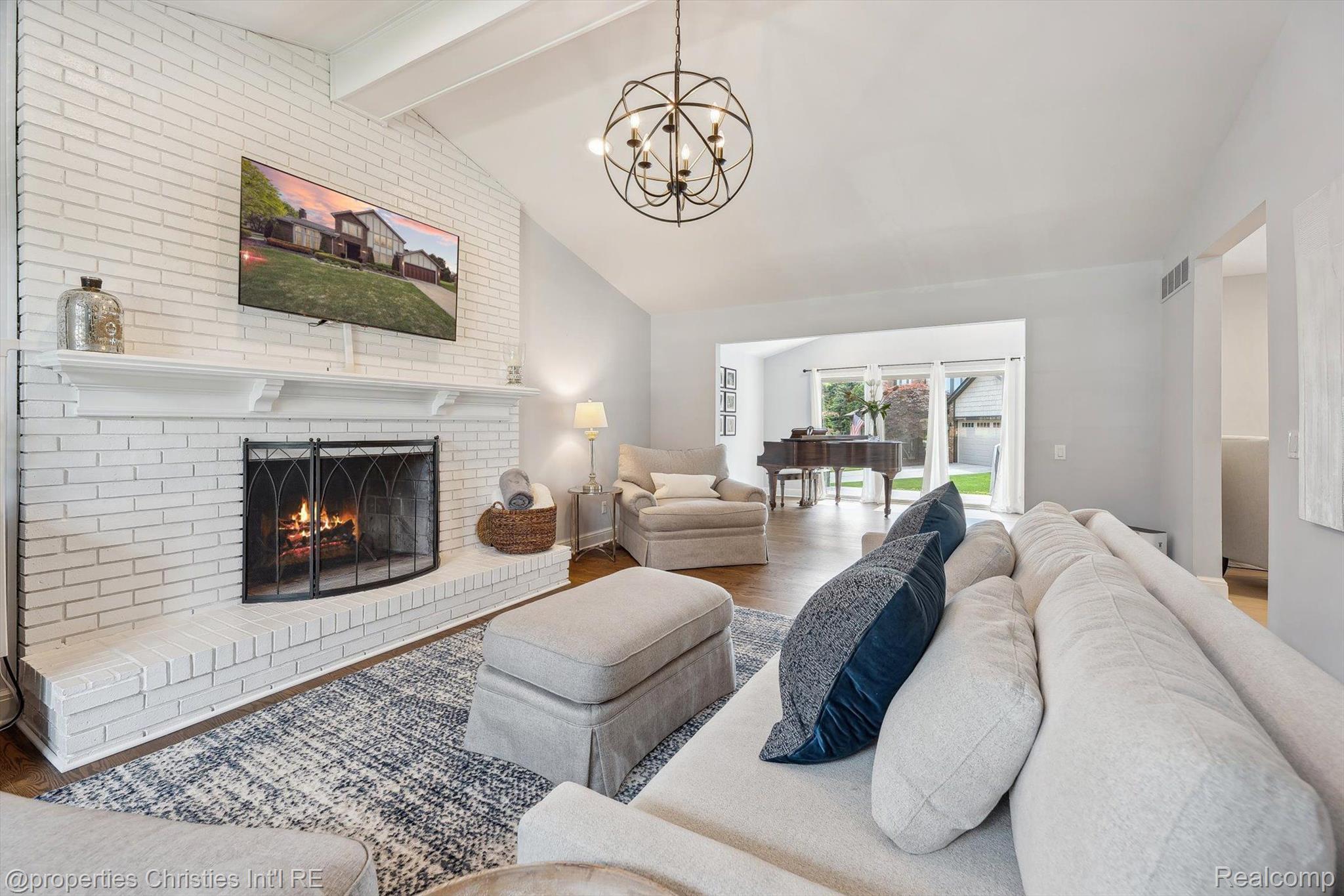 17305 LAUREL Drive