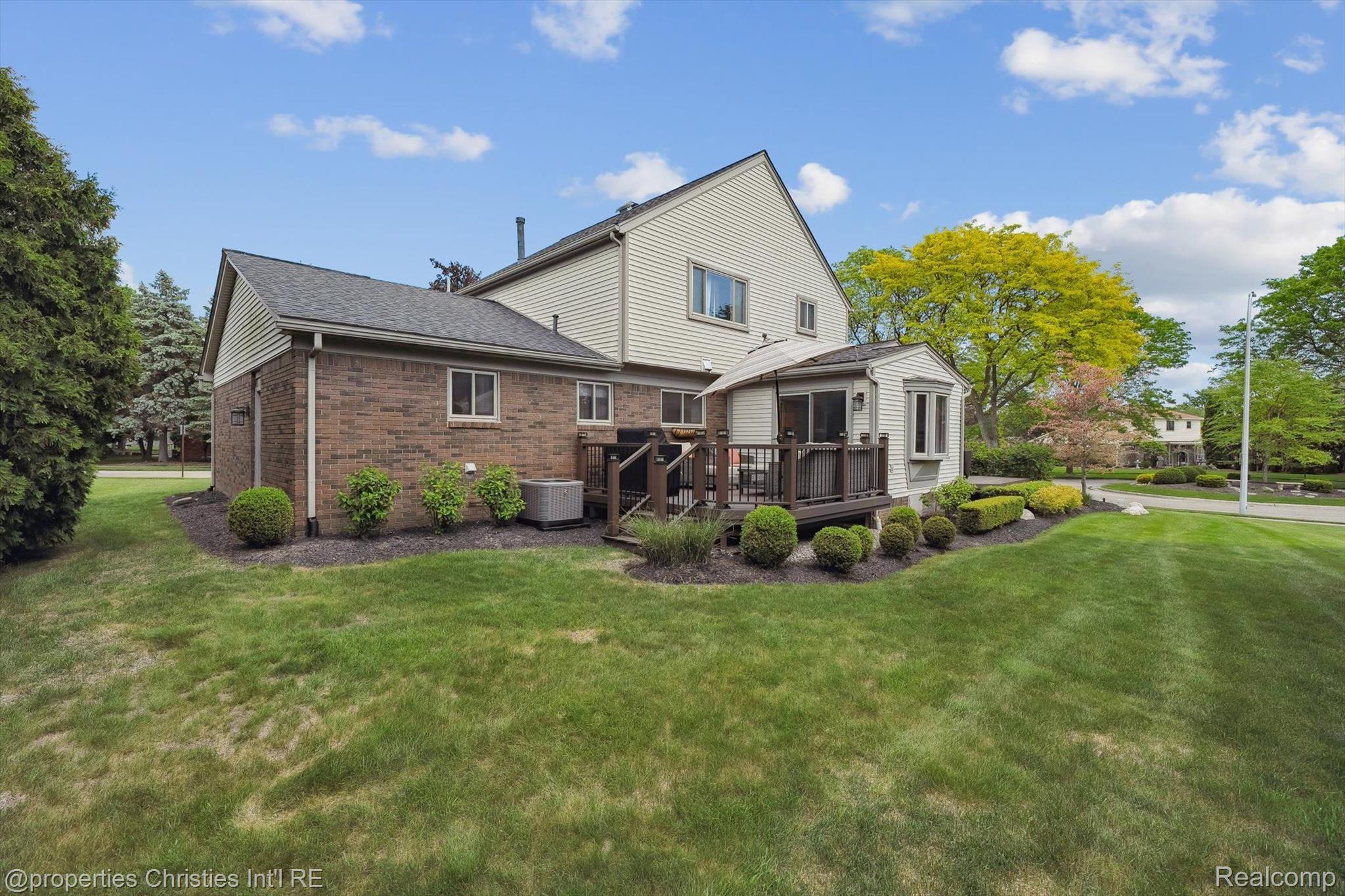 17305 LAUREL Drive