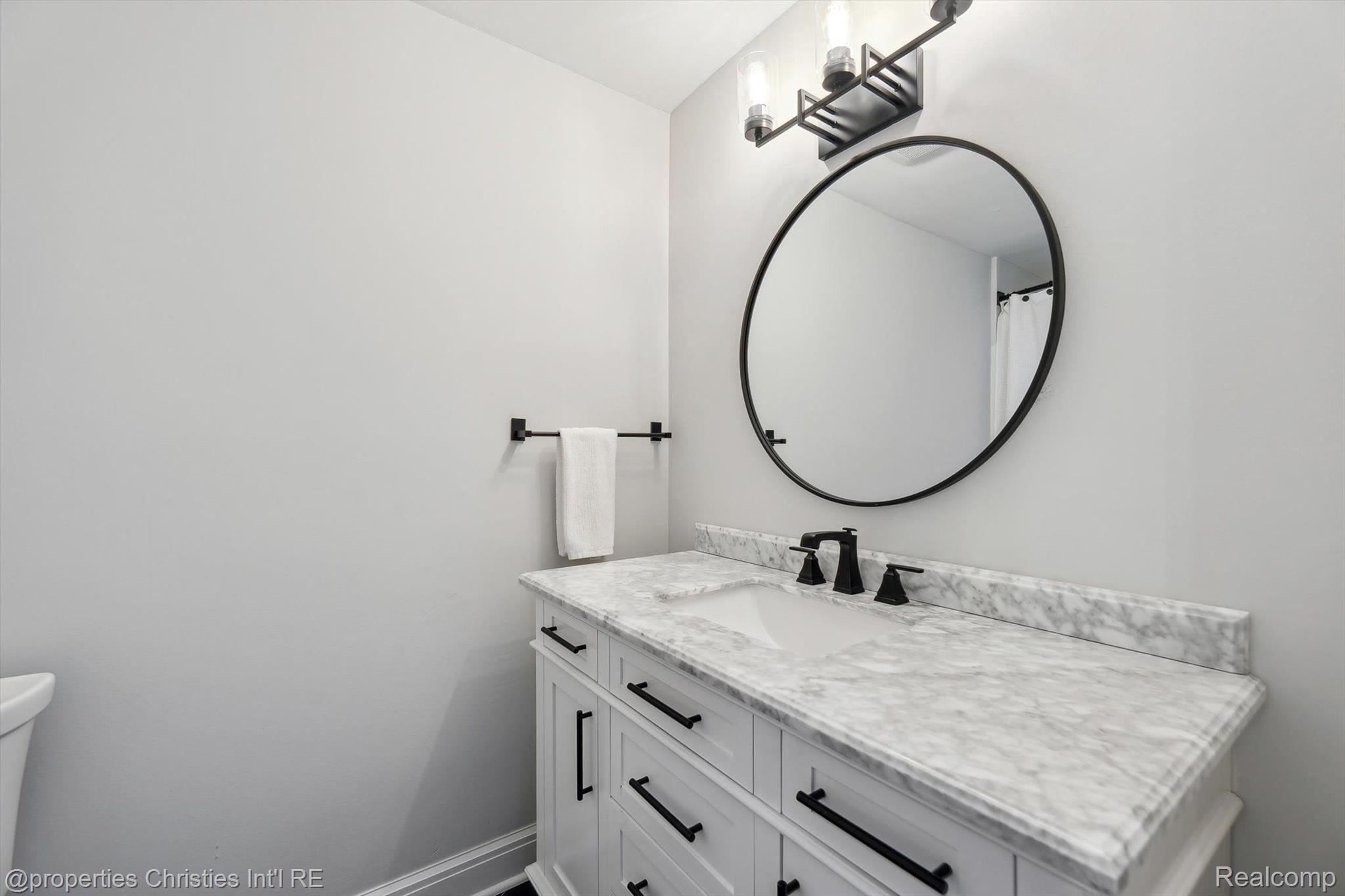 17305 LAUREL Drive