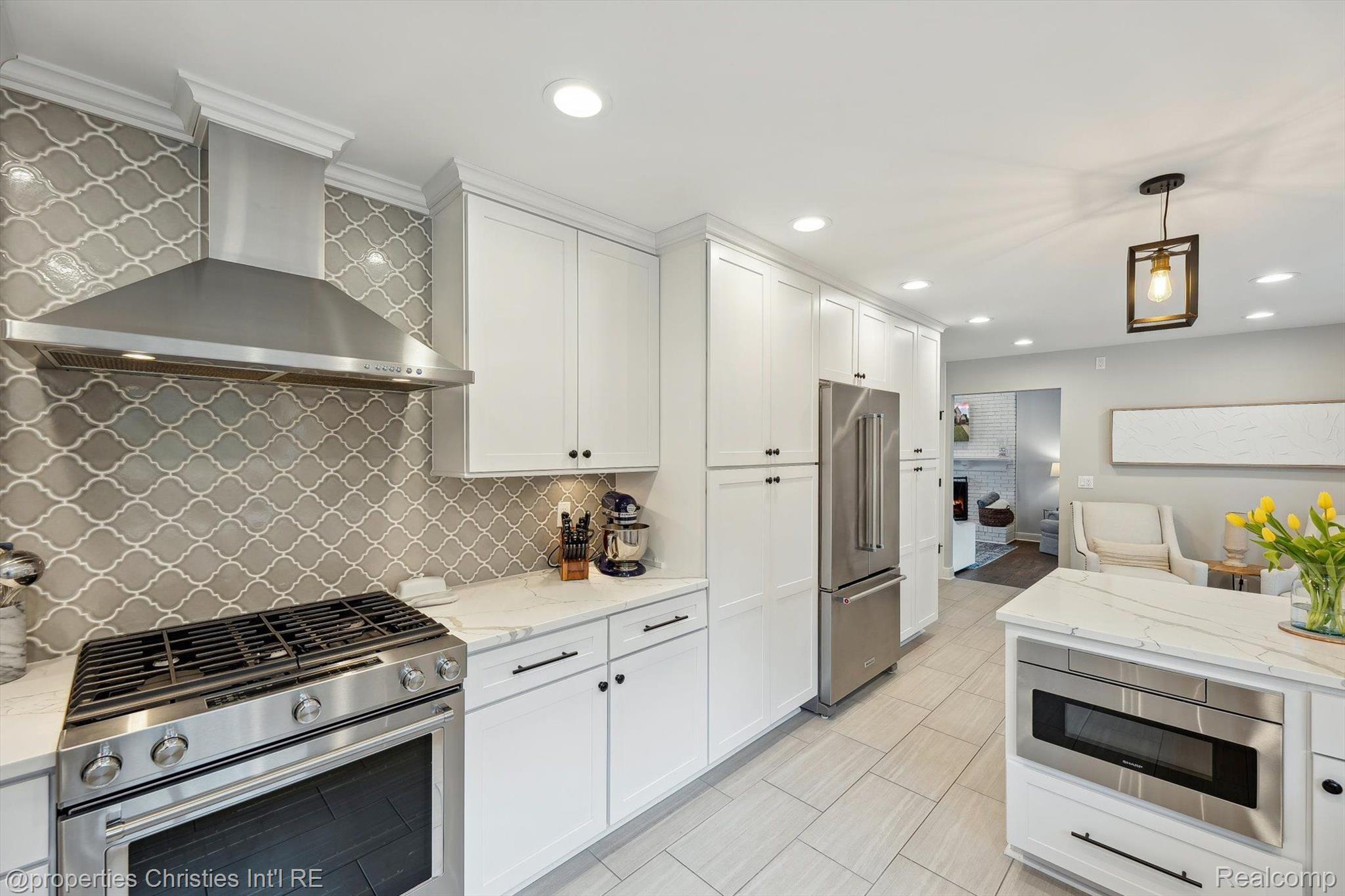17305 LAUREL Drive