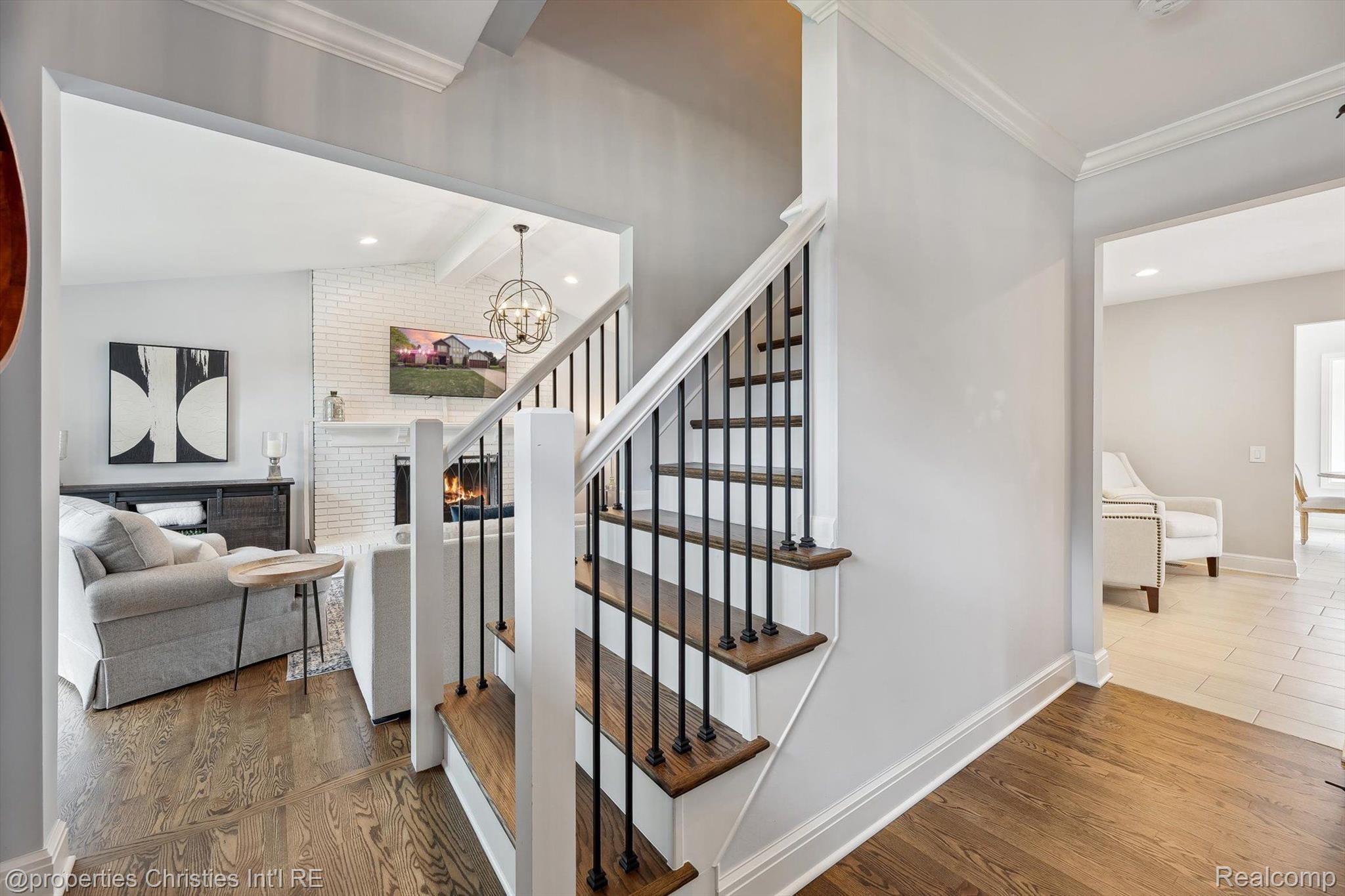 17305 LAUREL Drive
