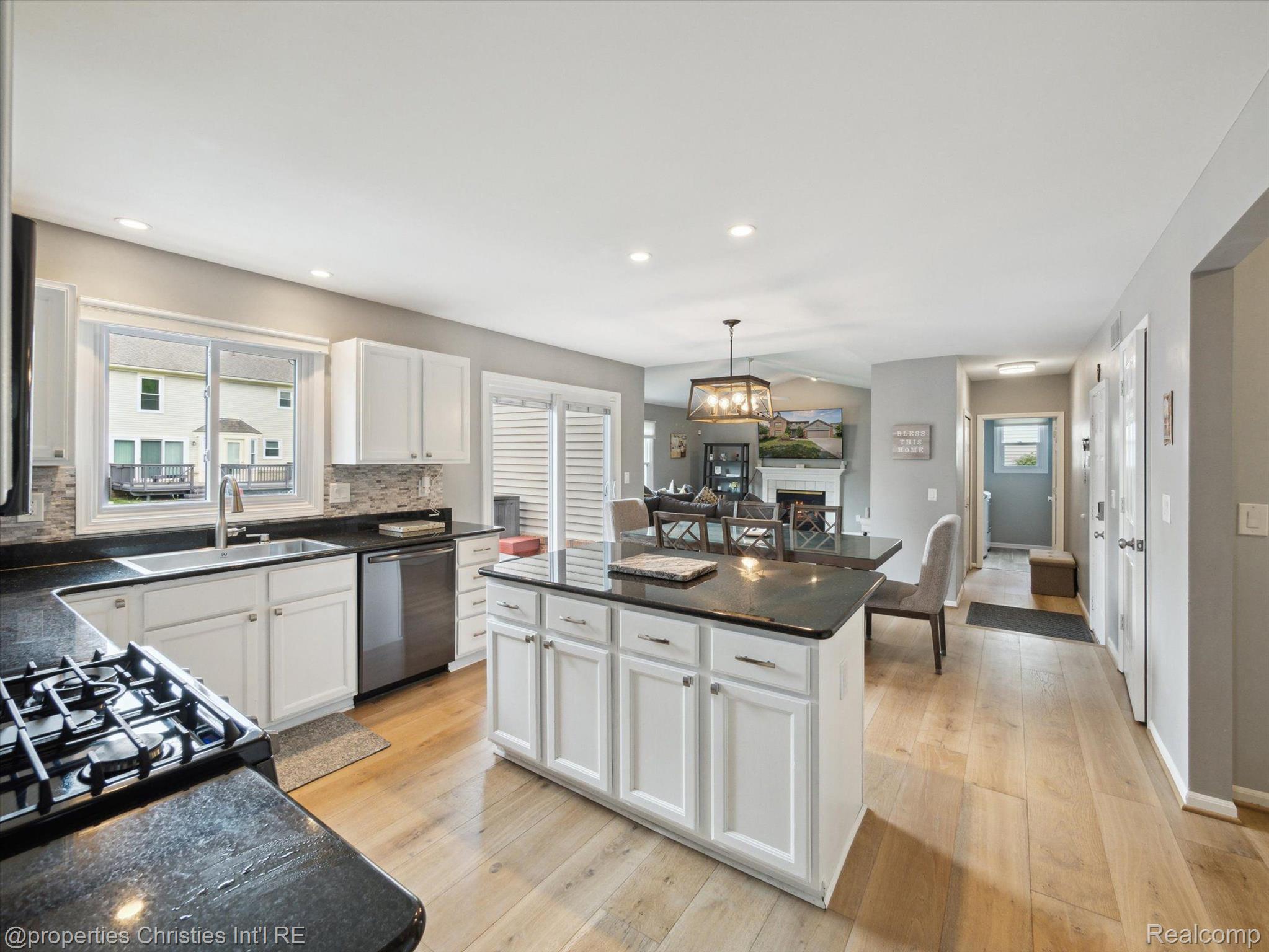 42962 SANDSTONE Drive