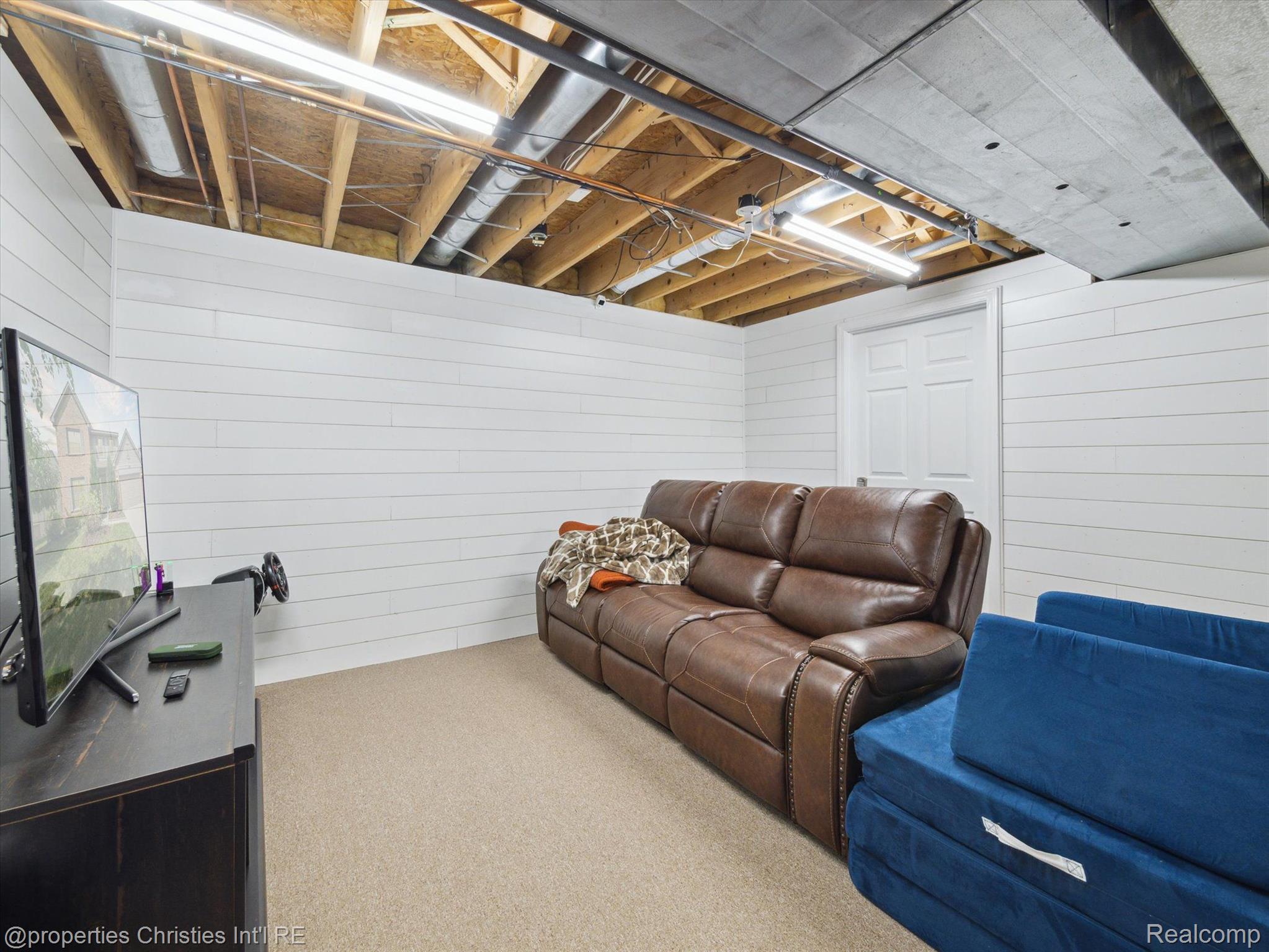 42962 SANDSTONE Drive