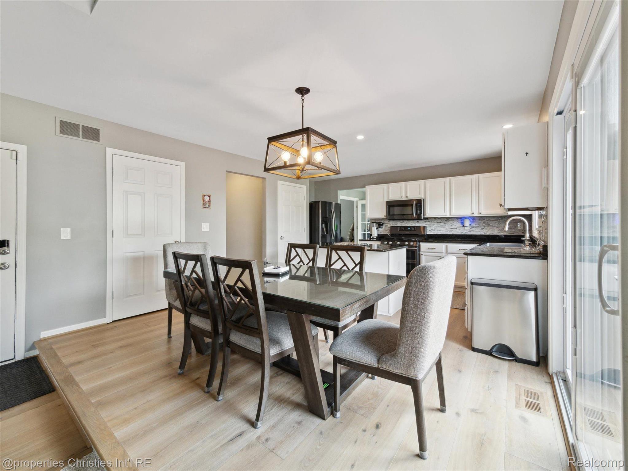 42962 SANDSTONE Drive