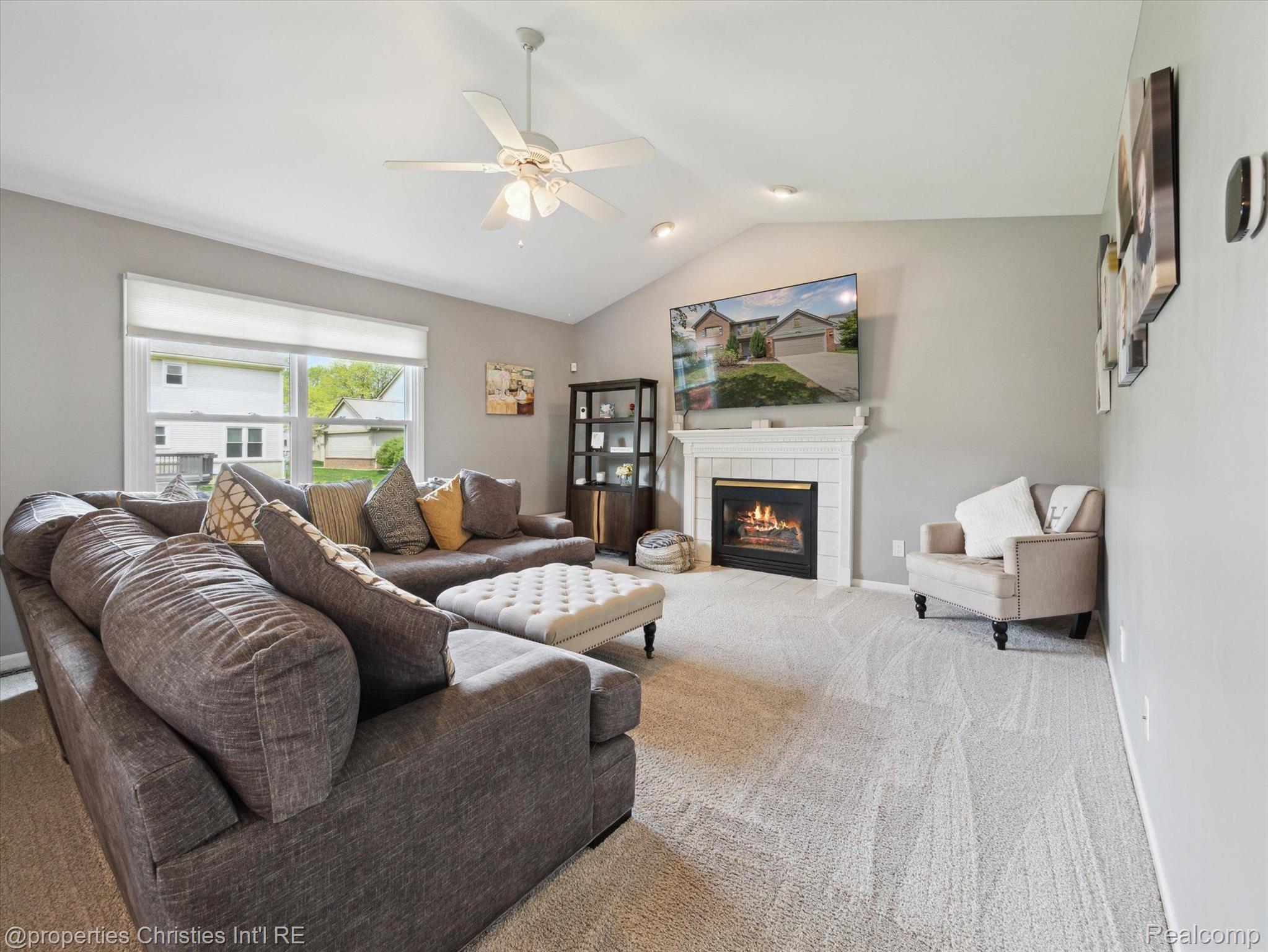42962 SANDSTONE Drive