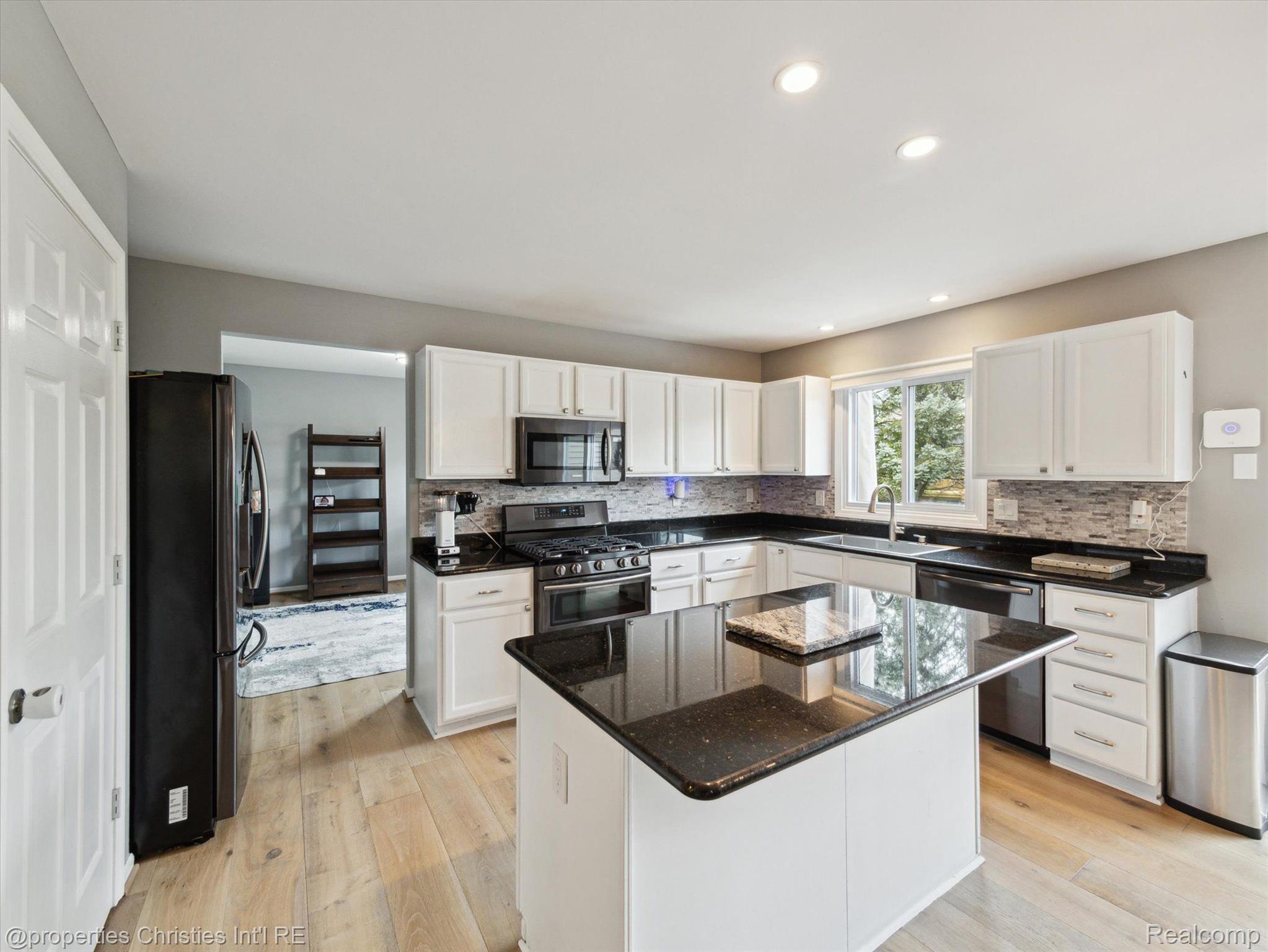42962 SANDSTONE Drive