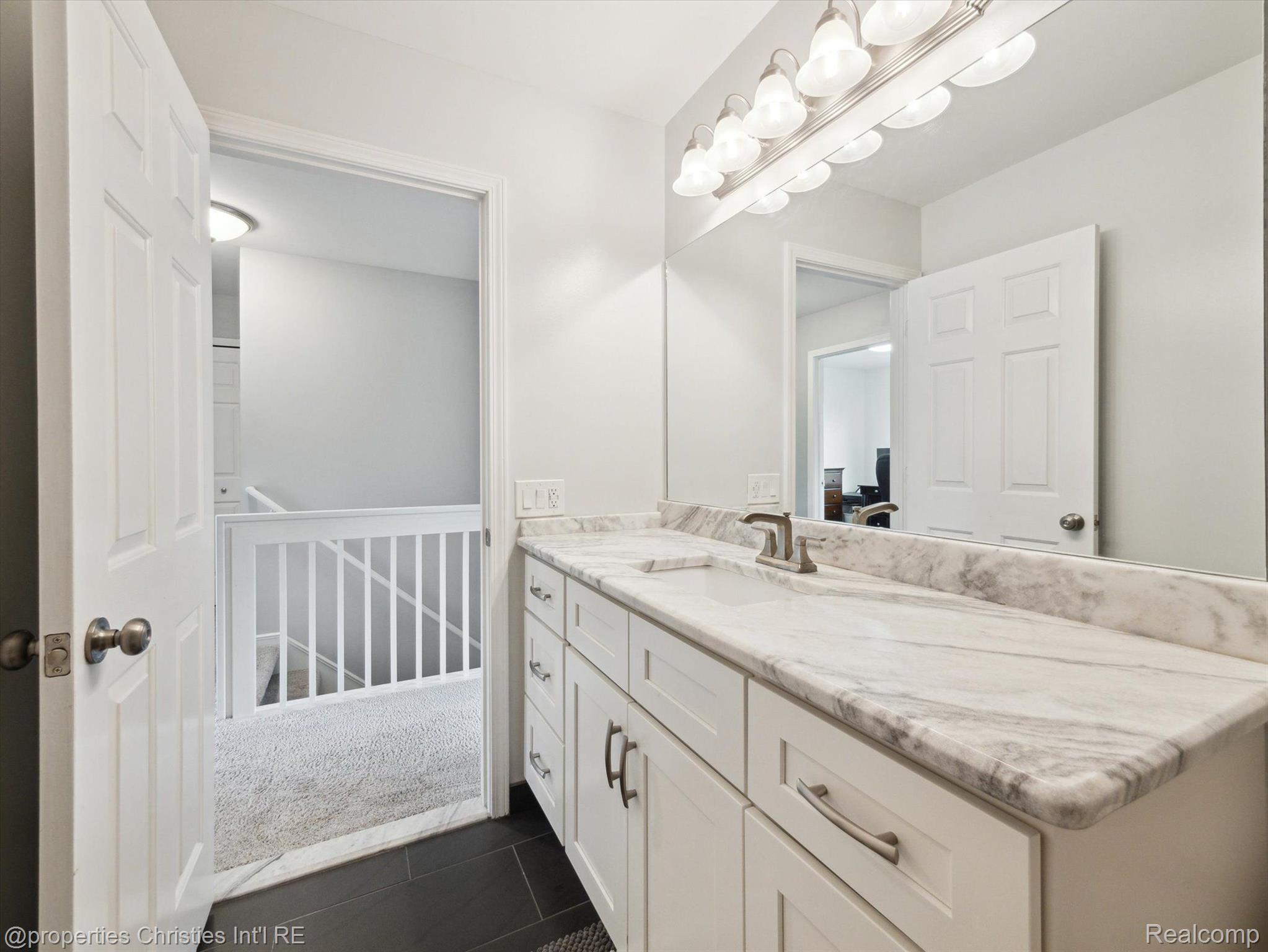 42962 SANDSTONE Drive