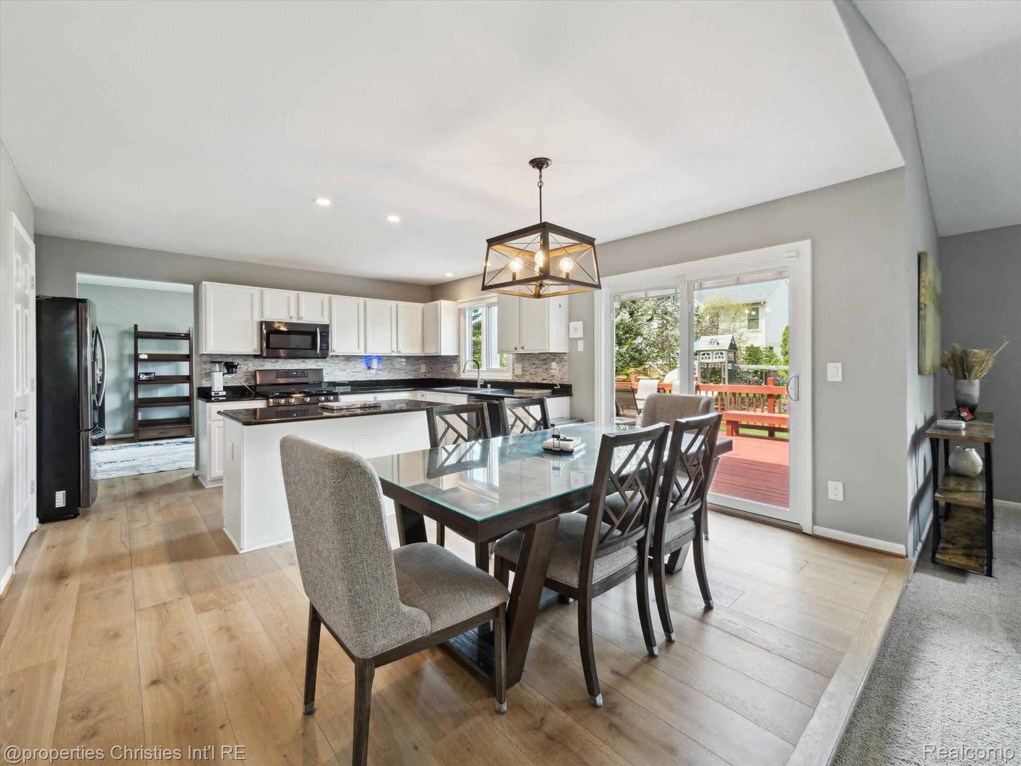 42962 SANDSTONE Drive