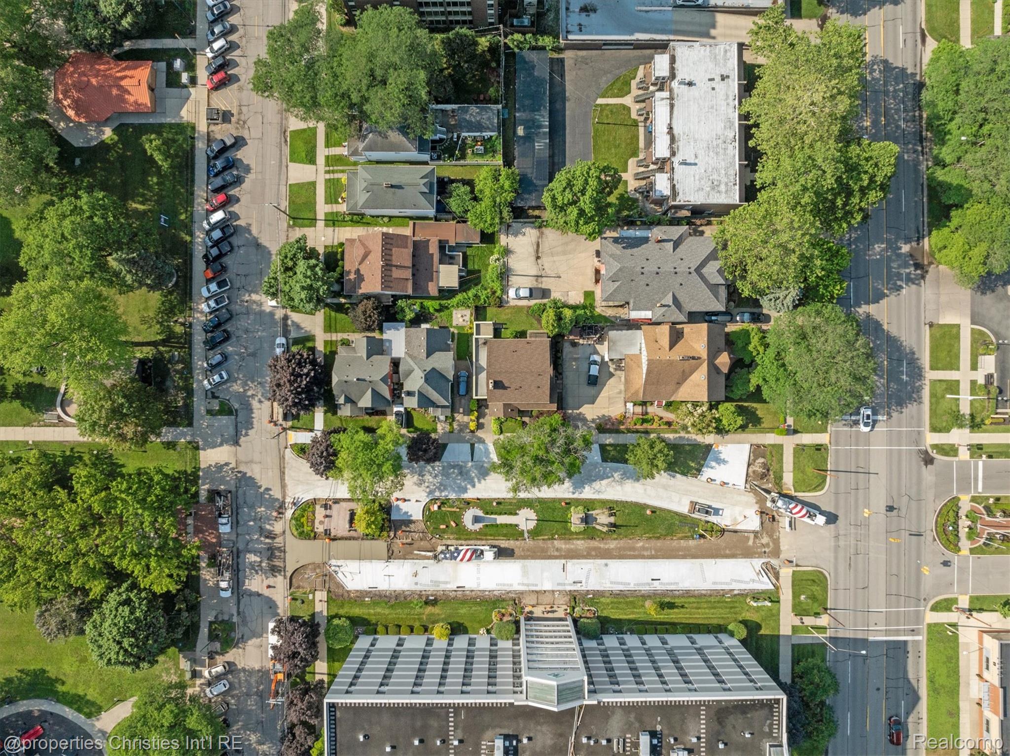 29 Superior Boulevard