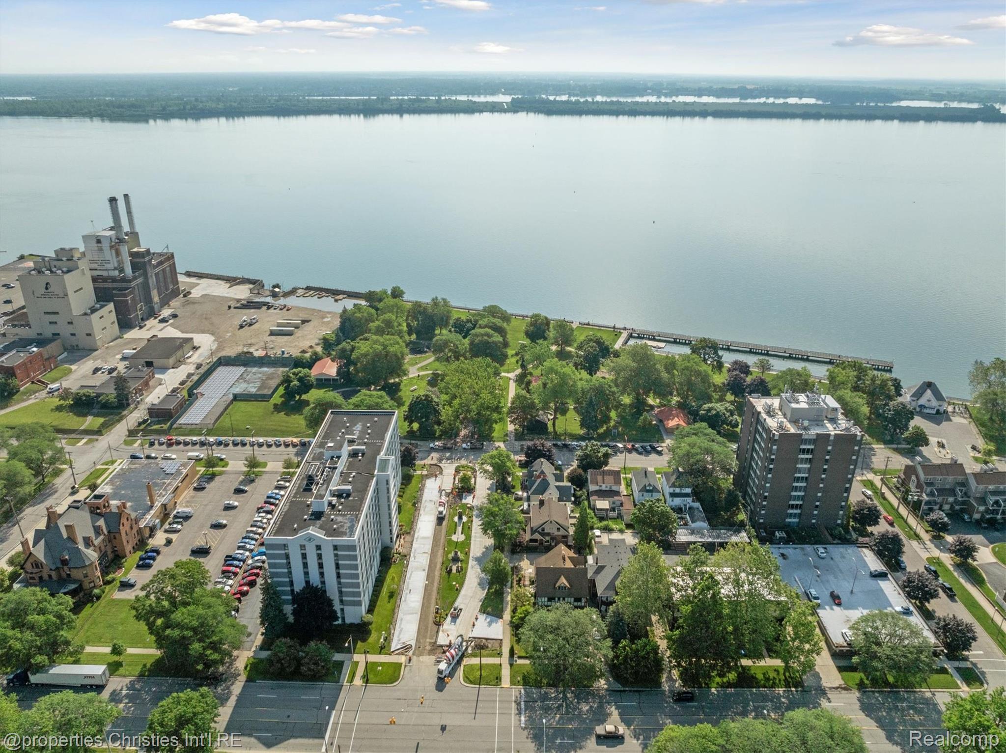 29 Superior Boulevard