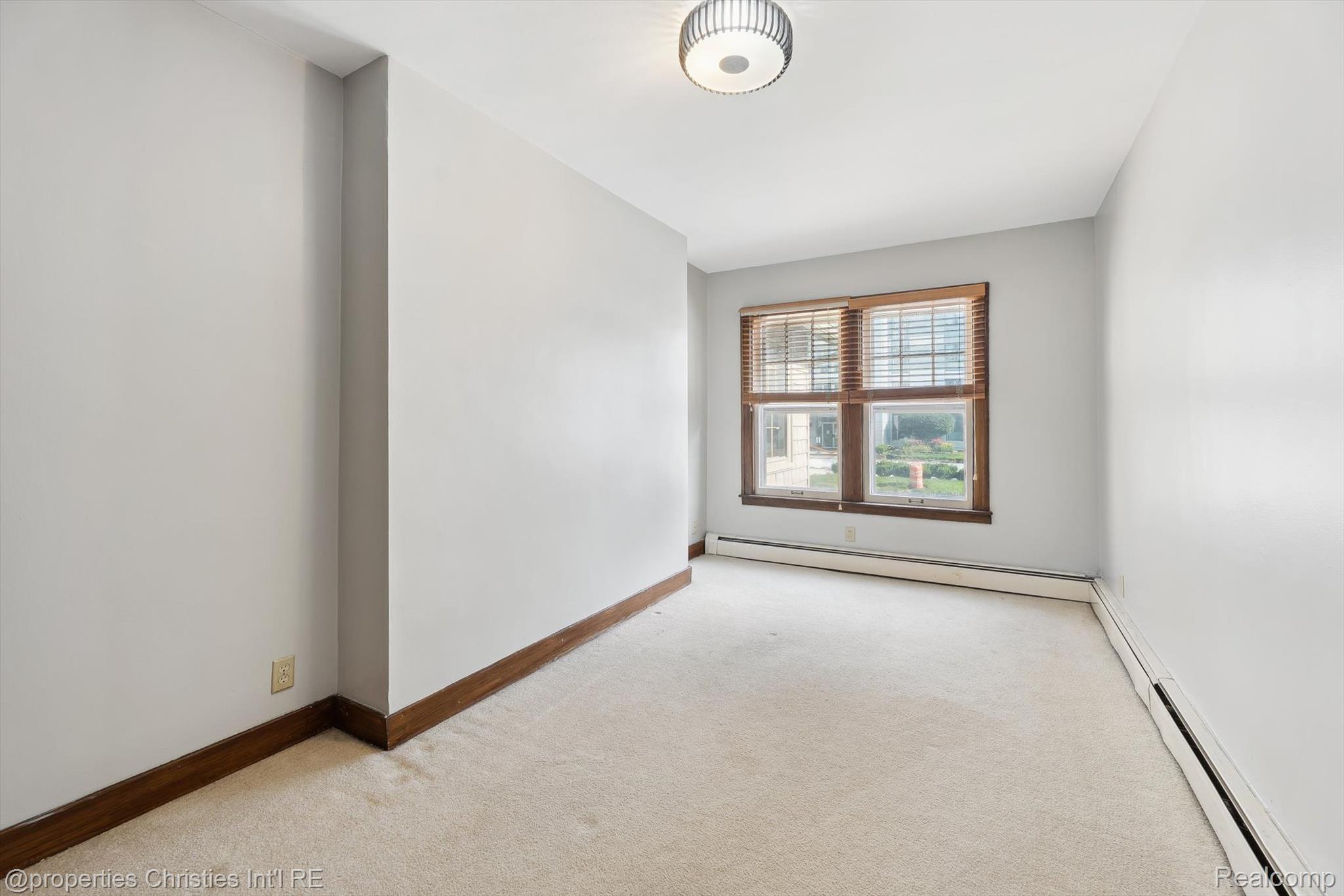 29 Superior Boulevard