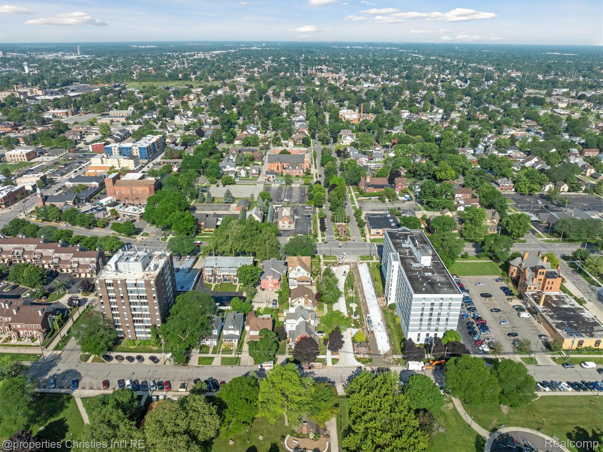 29 Superior Boulevard