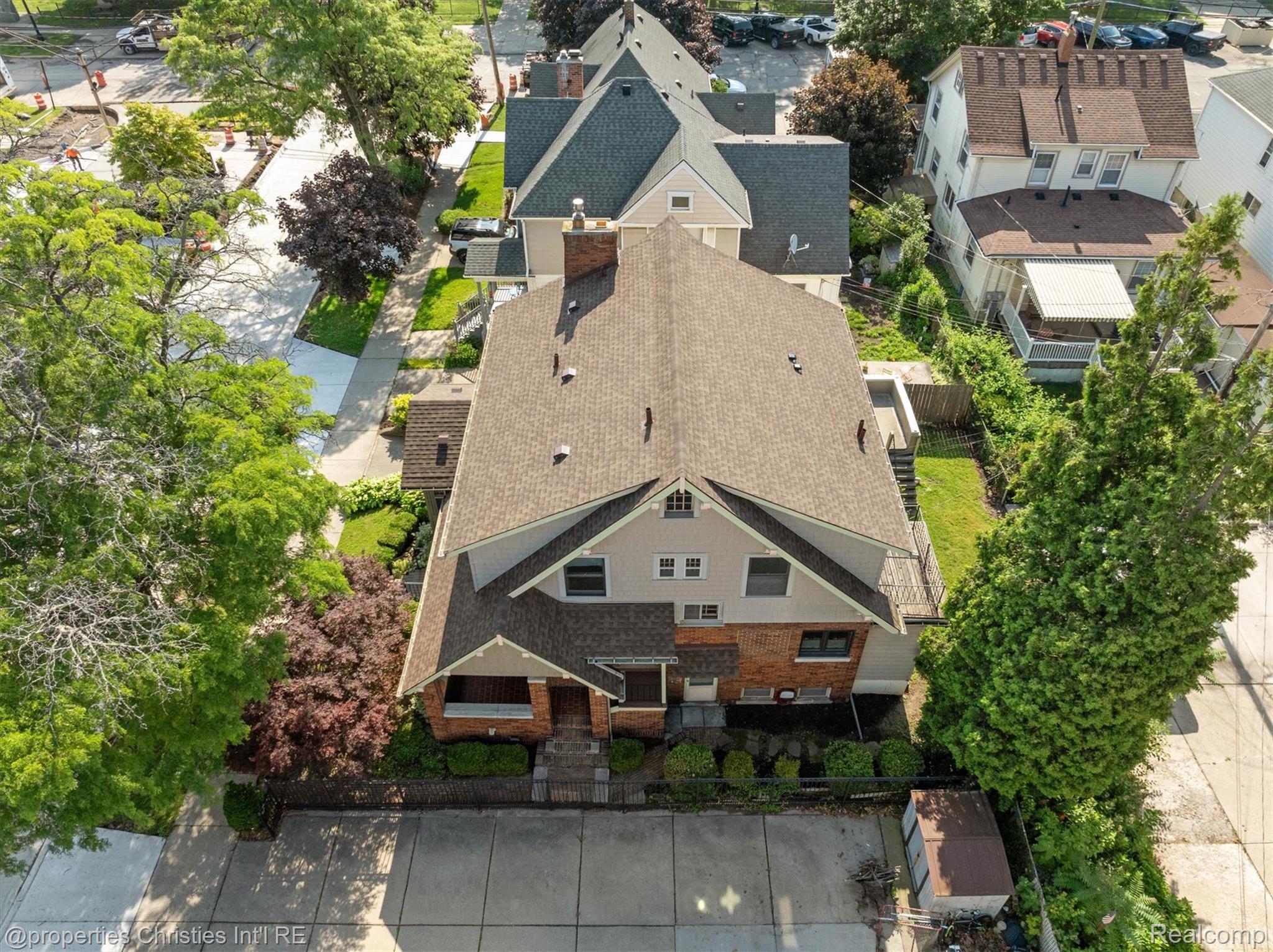 29 Superior Boulevard
