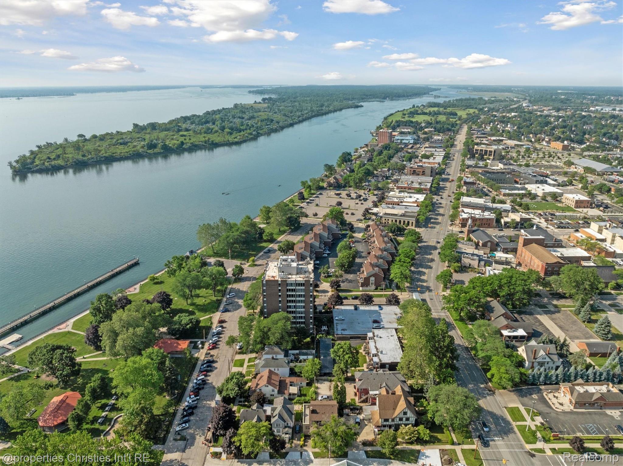 29 Superior Boulevard