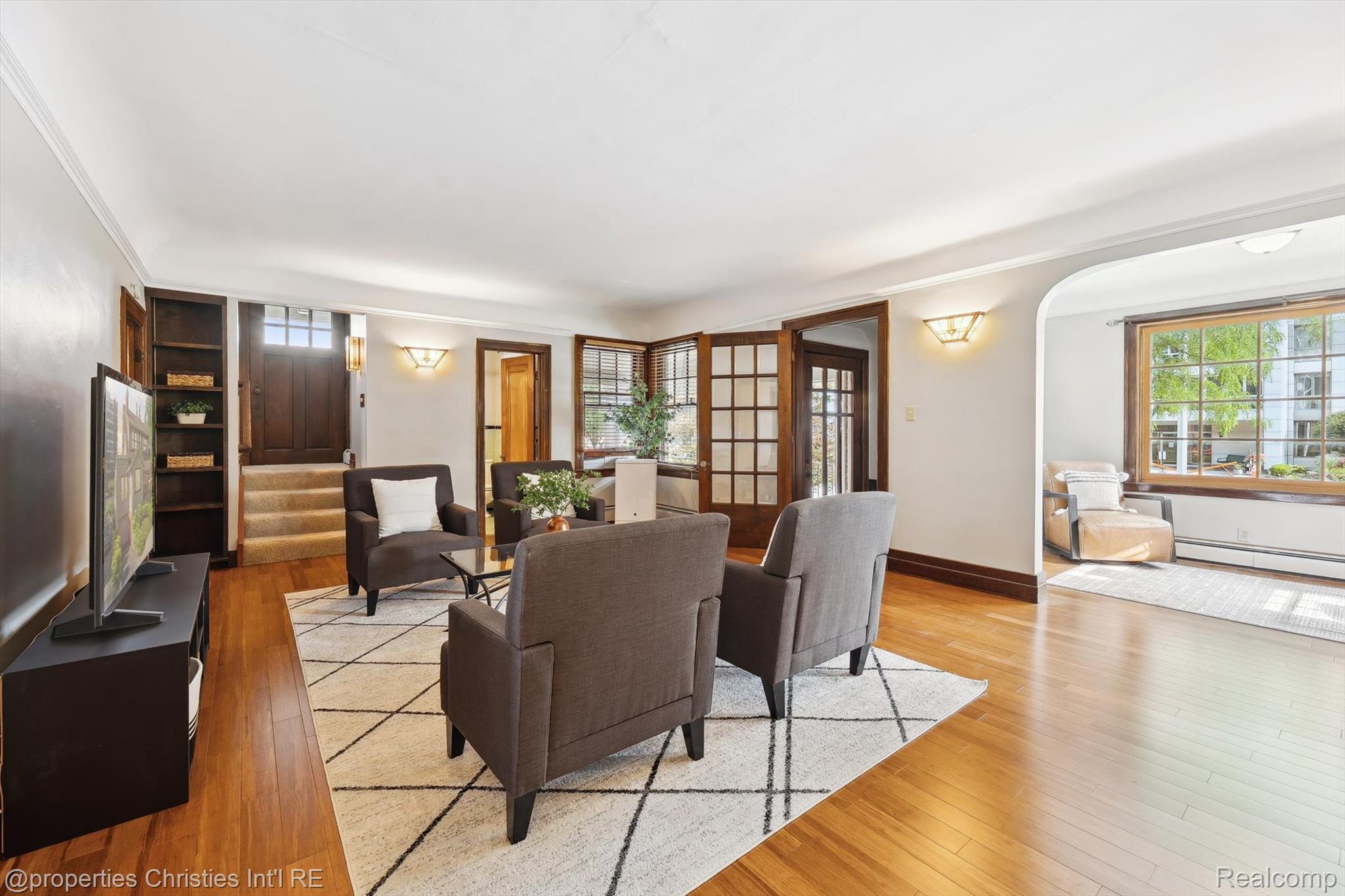 29 Superior Boulevard