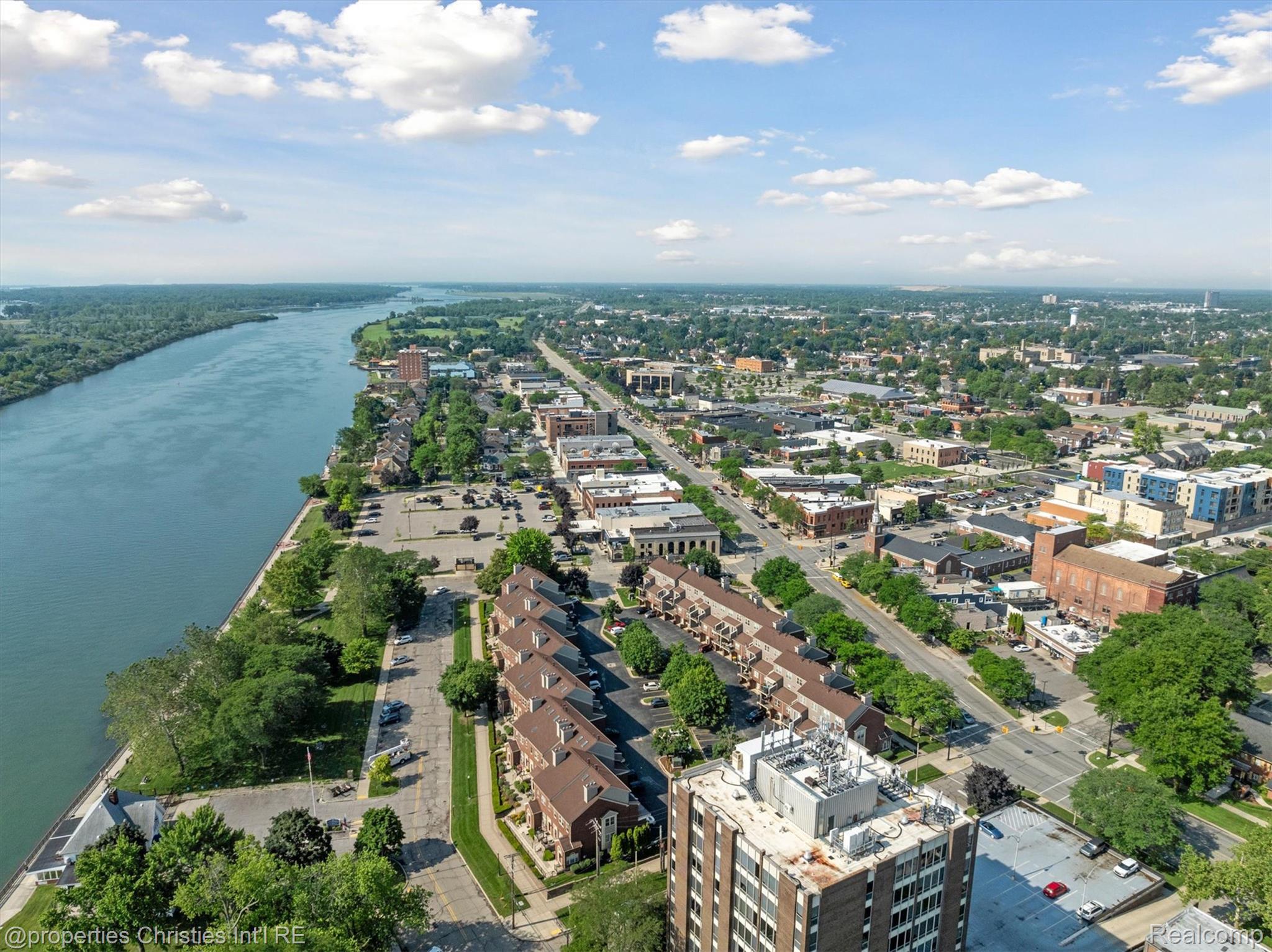 29 Superior Boulevard