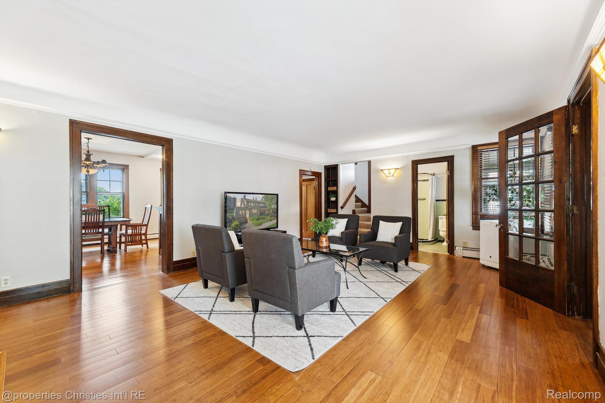 29 Superior Boulevard