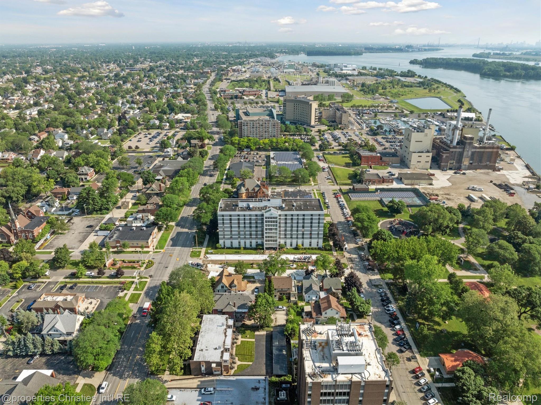 29 Superior Boulevard