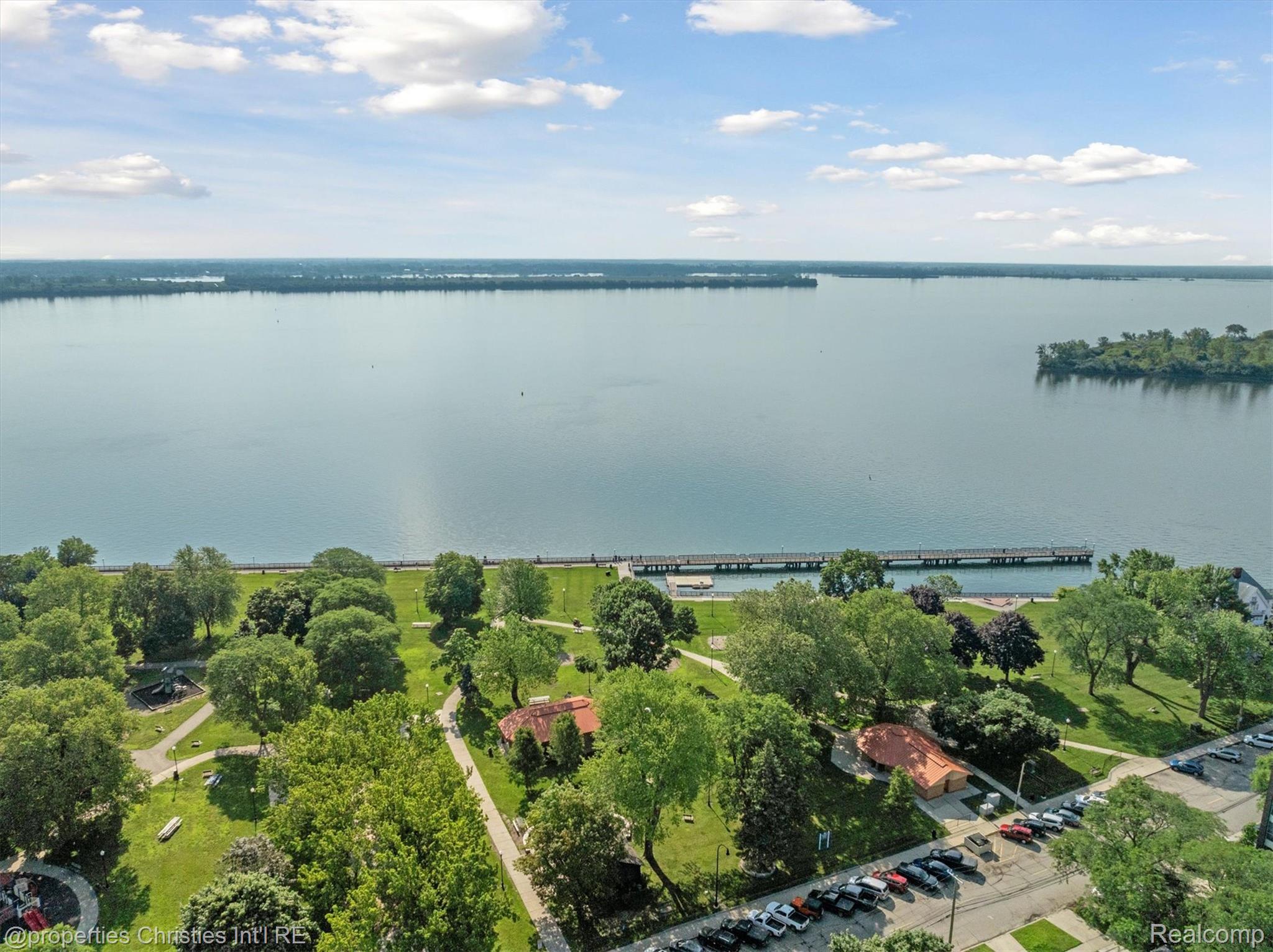 29 Superior Boulevard