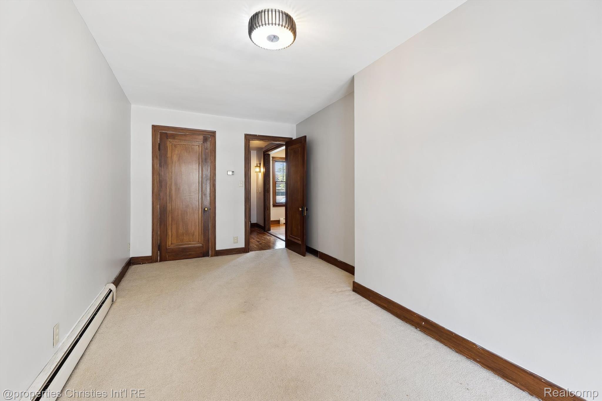 29 Superior Boulevard