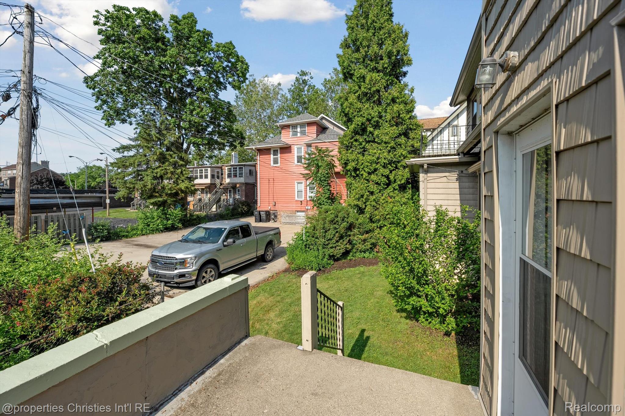 29 Superior Boulevard