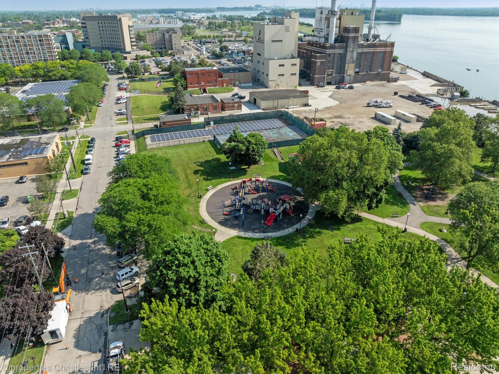 29 Superior Boulevard