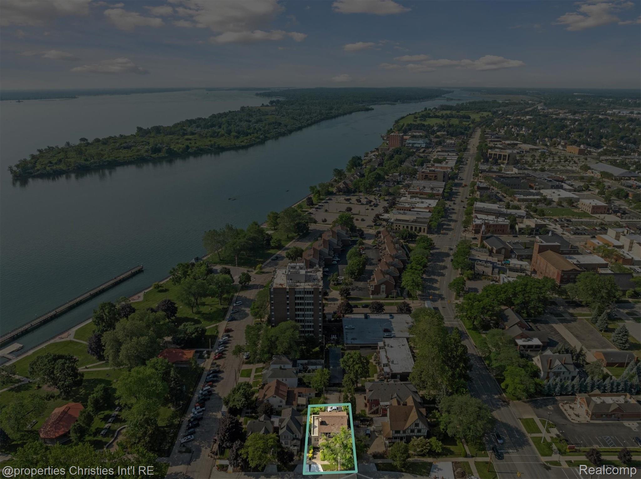29 Superior Boulevard