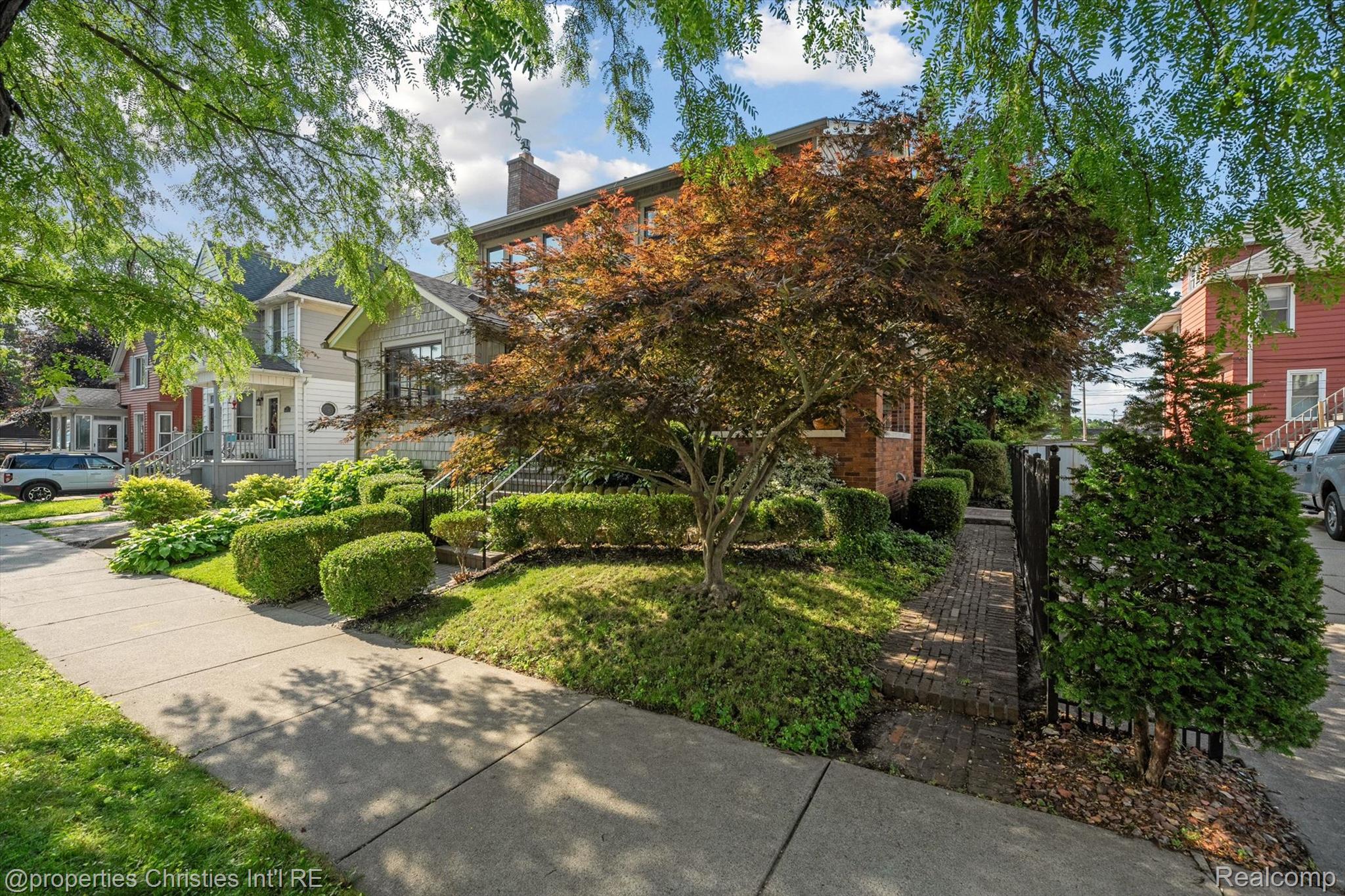 29 Superior Boulevard