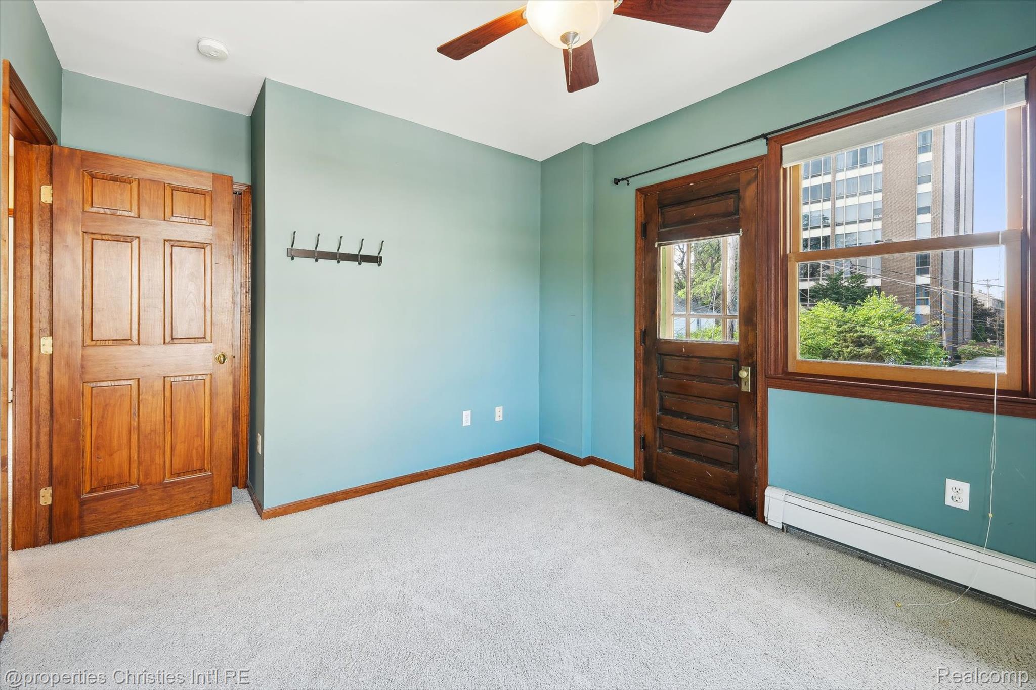 29 Superior Boulevard