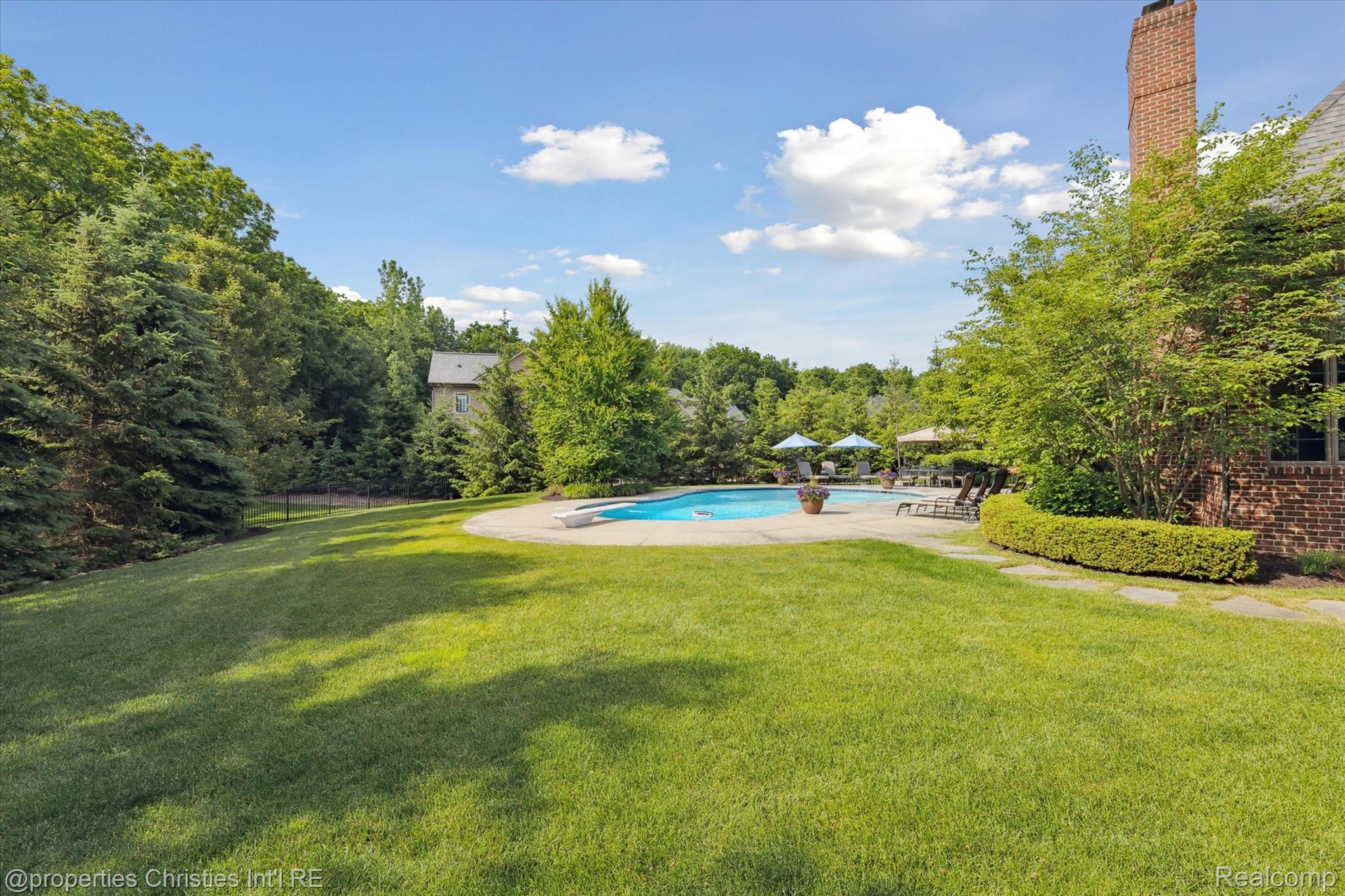 21091 Rosewood Court