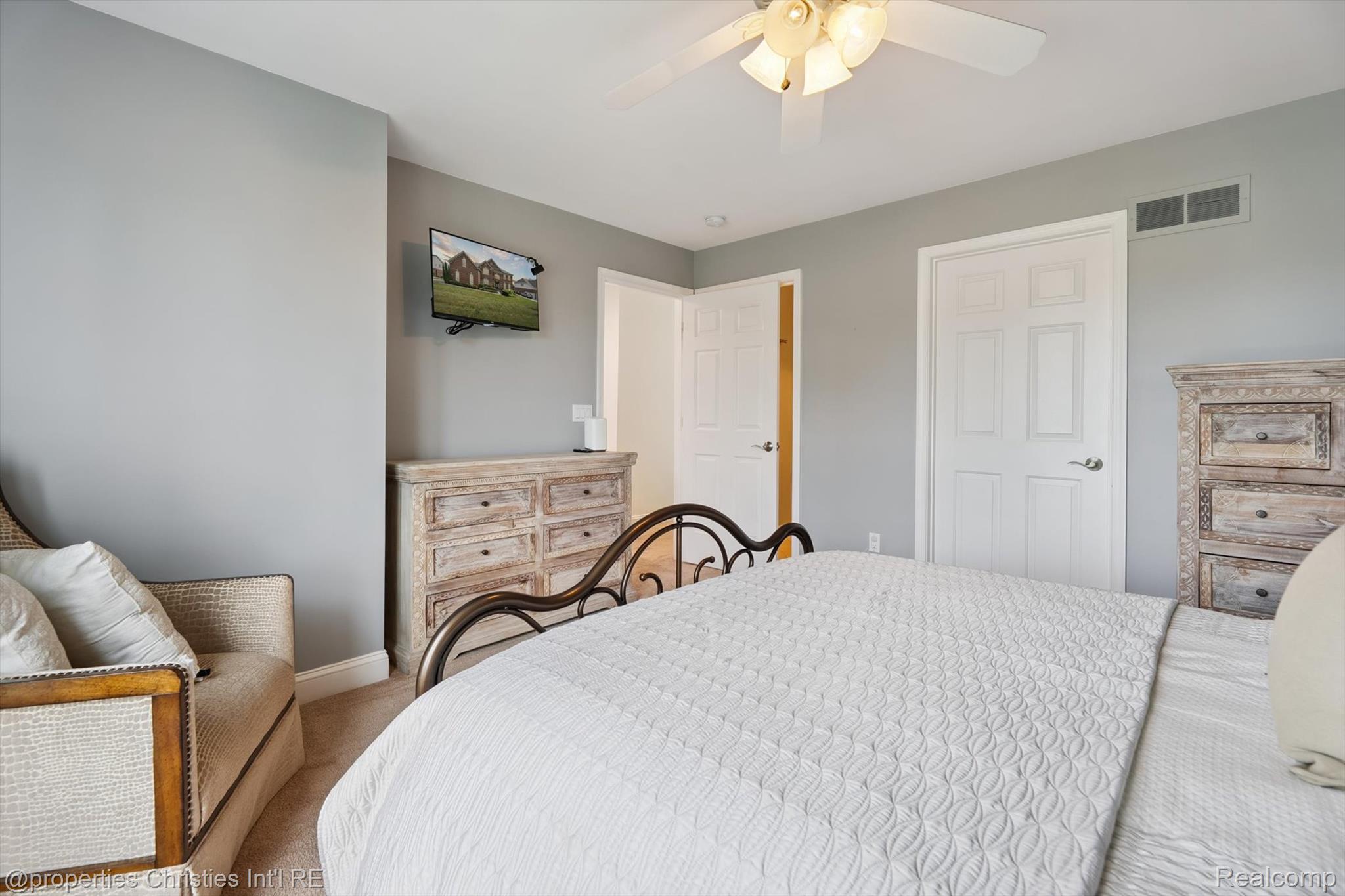 15908 CRYSTAL DOWNS E