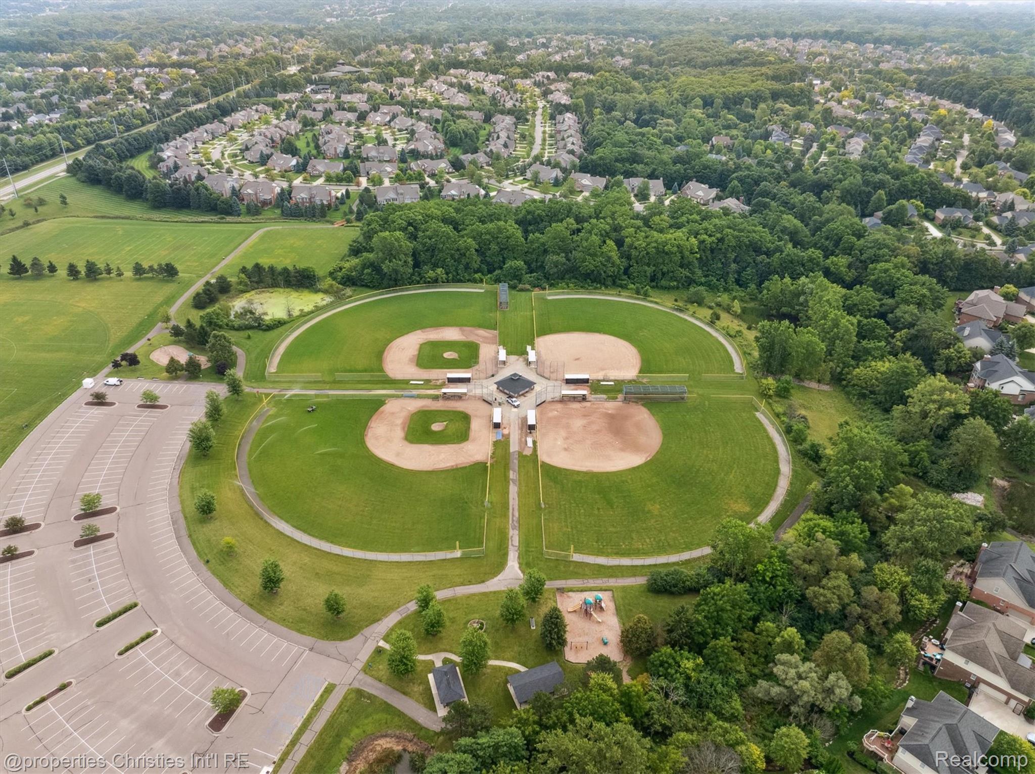 15908 CRYSTAL DOWNS E