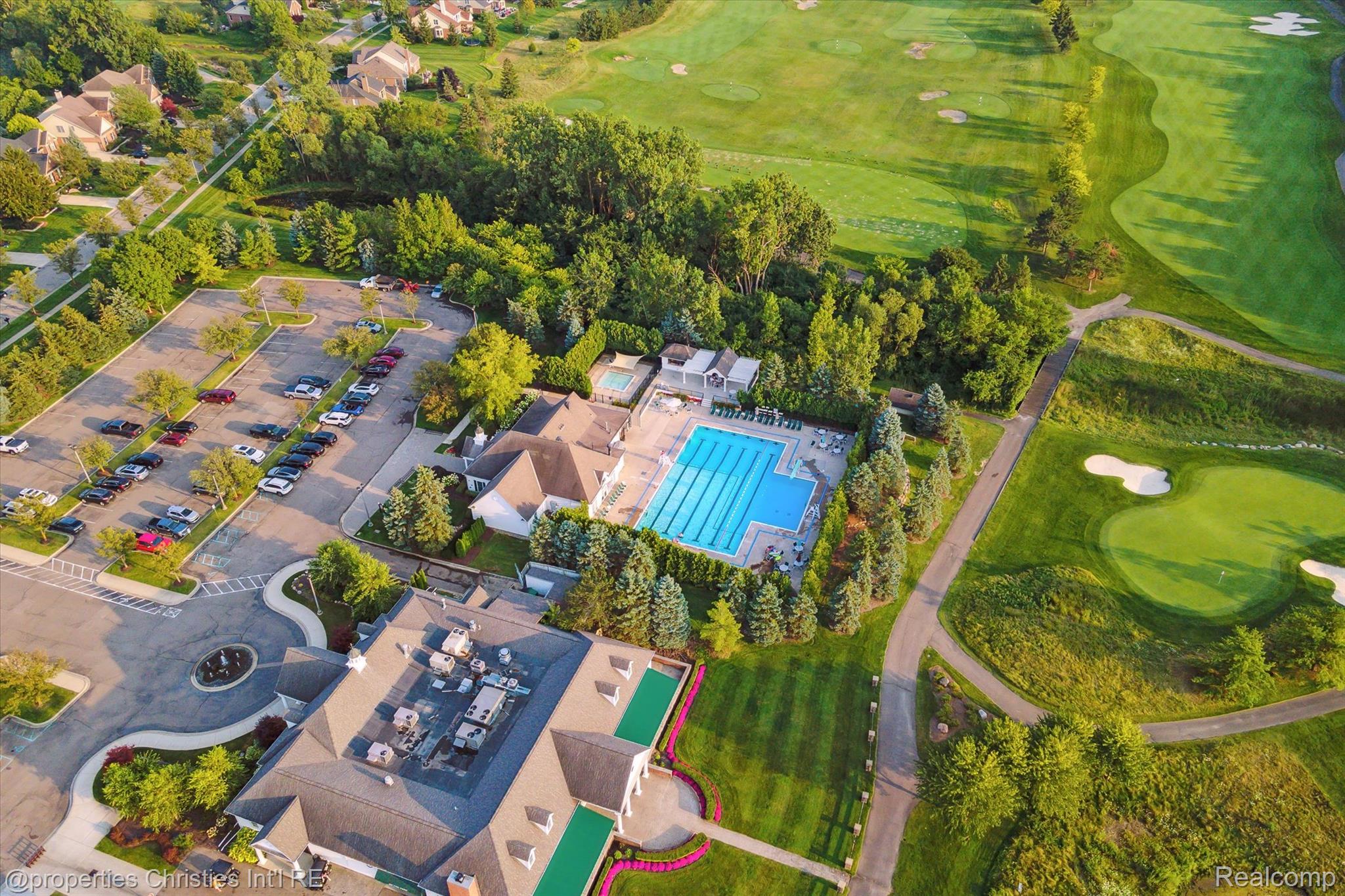 15908 CRYSTAL DOWNS E