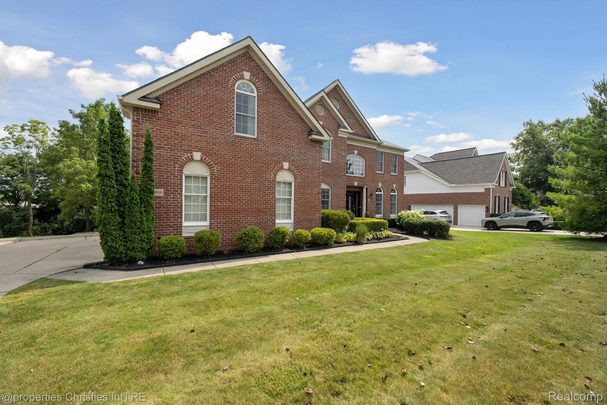 15908 CRYSTAL DOWNS E