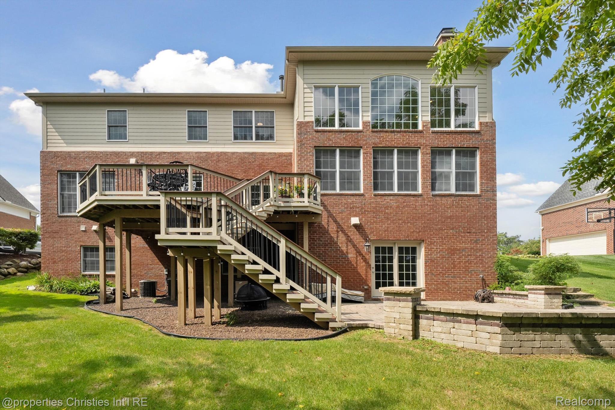 15908 CRYSTAL DOWNS E