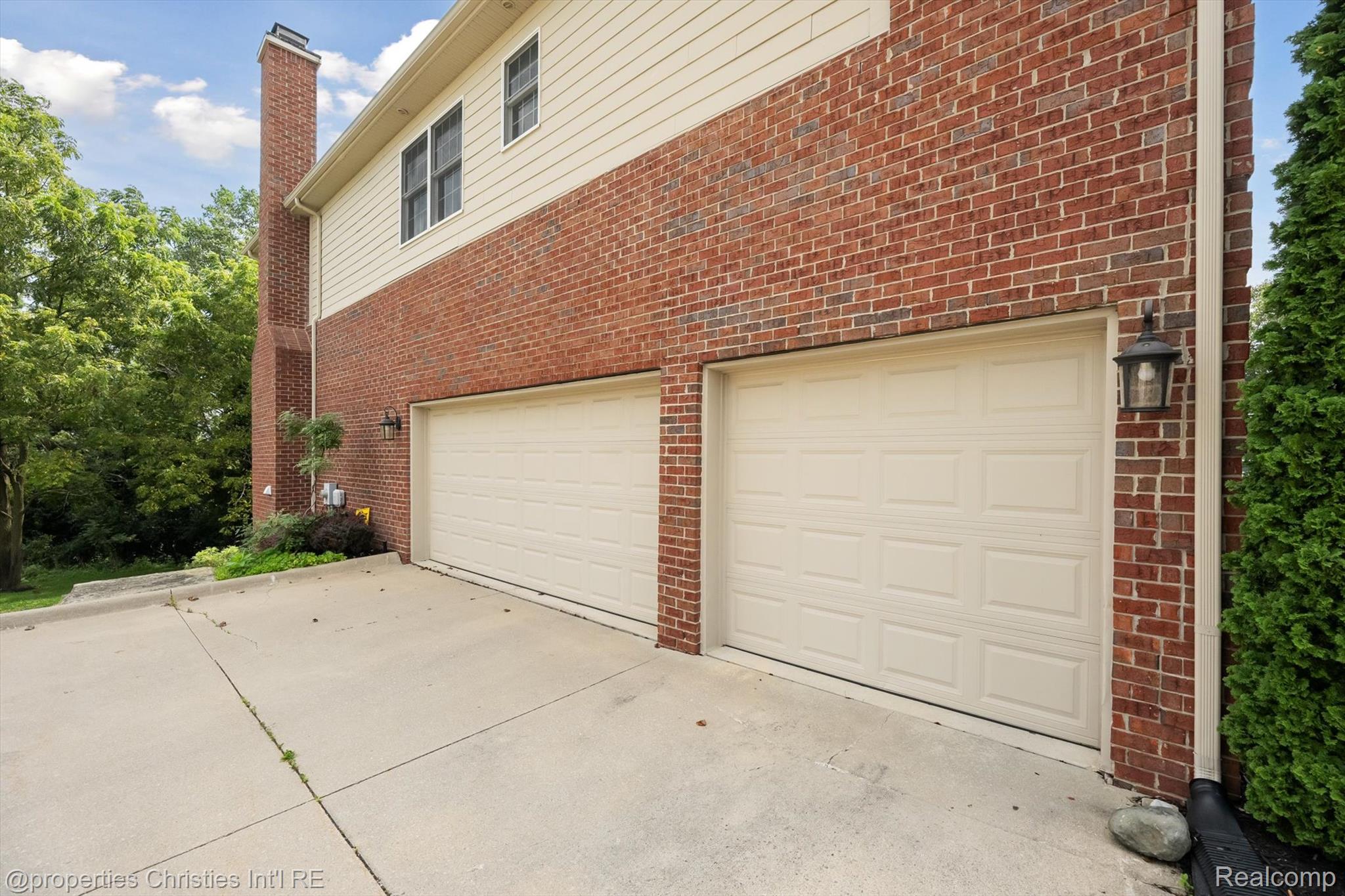 15908 CRYSTAL DOWNS E