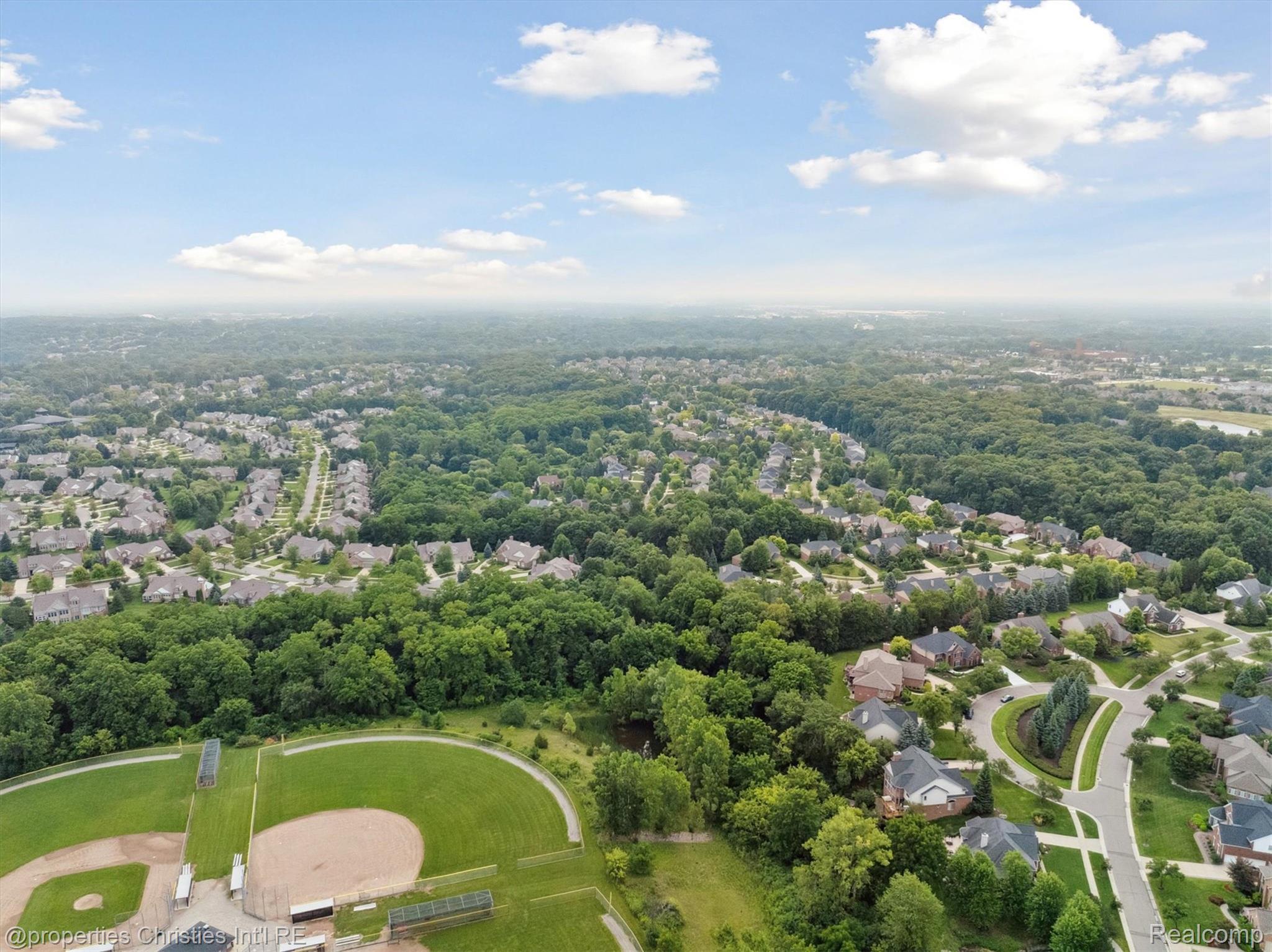 15908 CRYSTAL DOWNS E