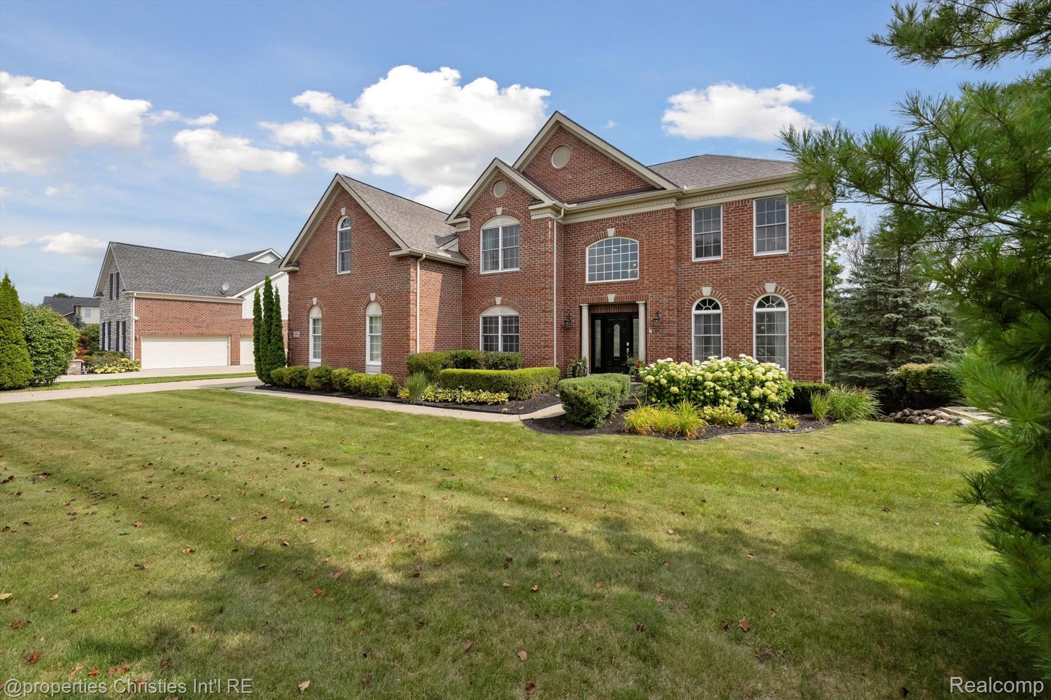 15908 CRYSTAL DOWNS E