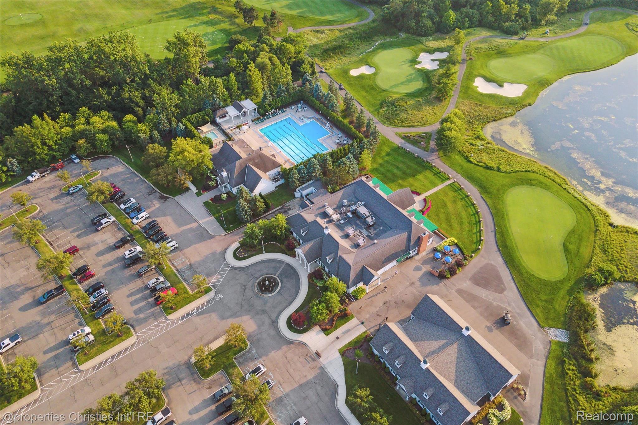 15908 CRYSTAL DOWNS E