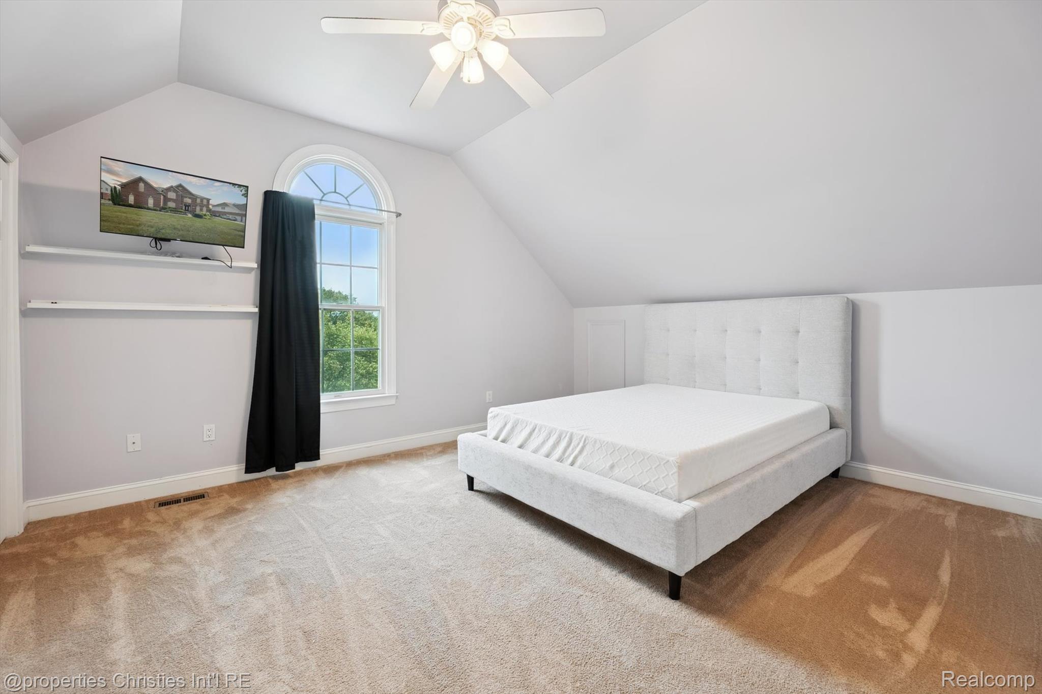 15908 CRYSTAL DOWNS E