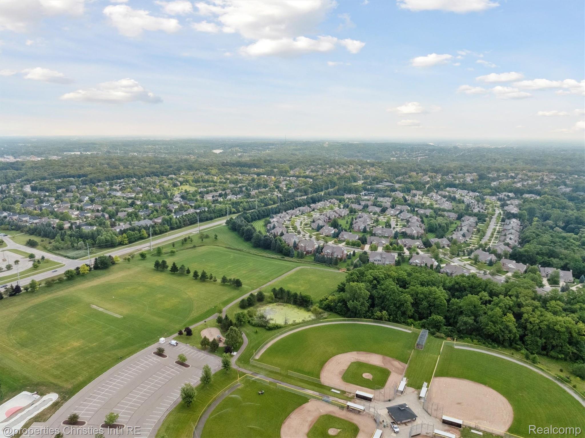 15908 CRYSTAL DOWNS E