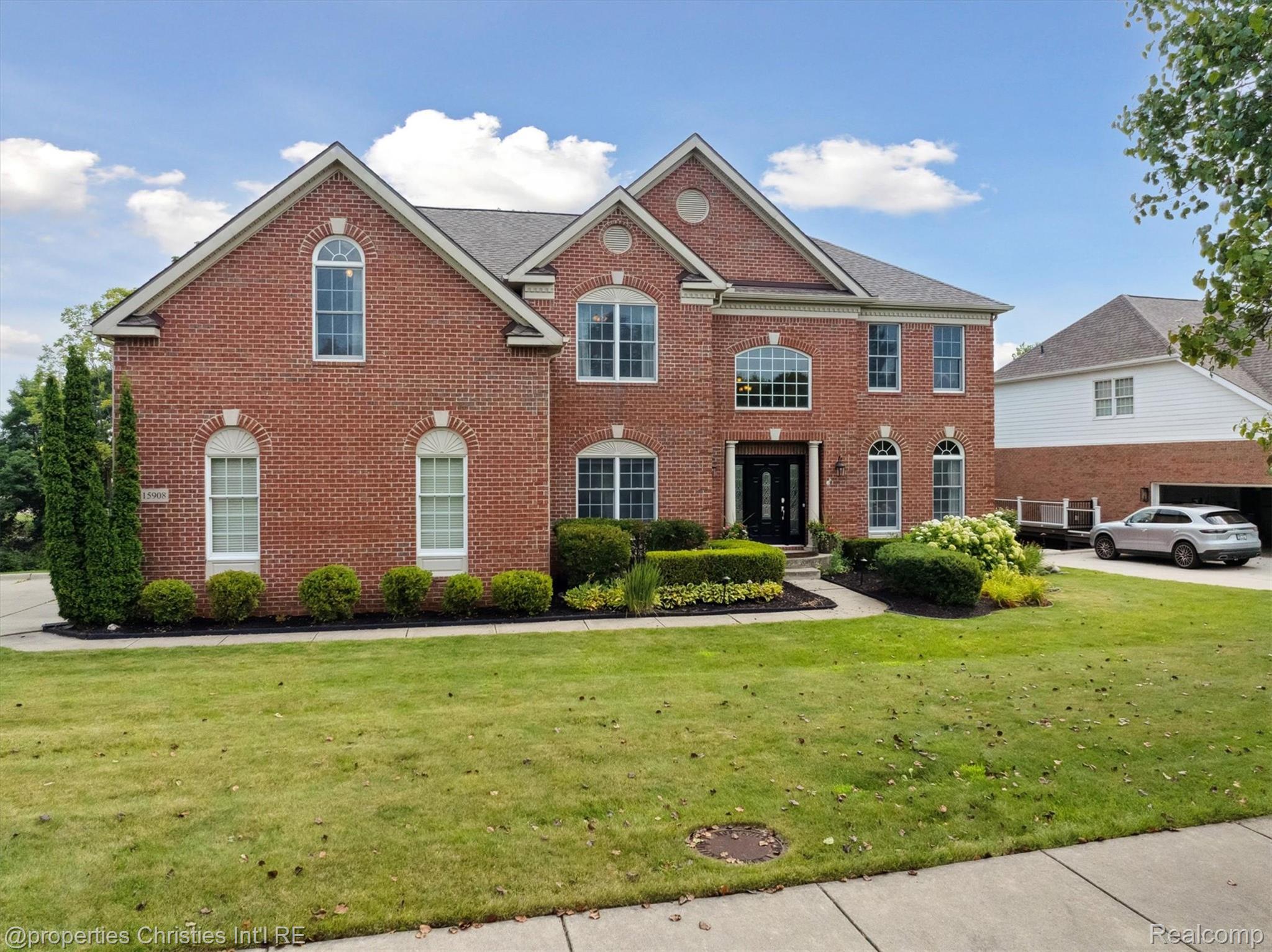 15908 CRYSTAL DOWNS E